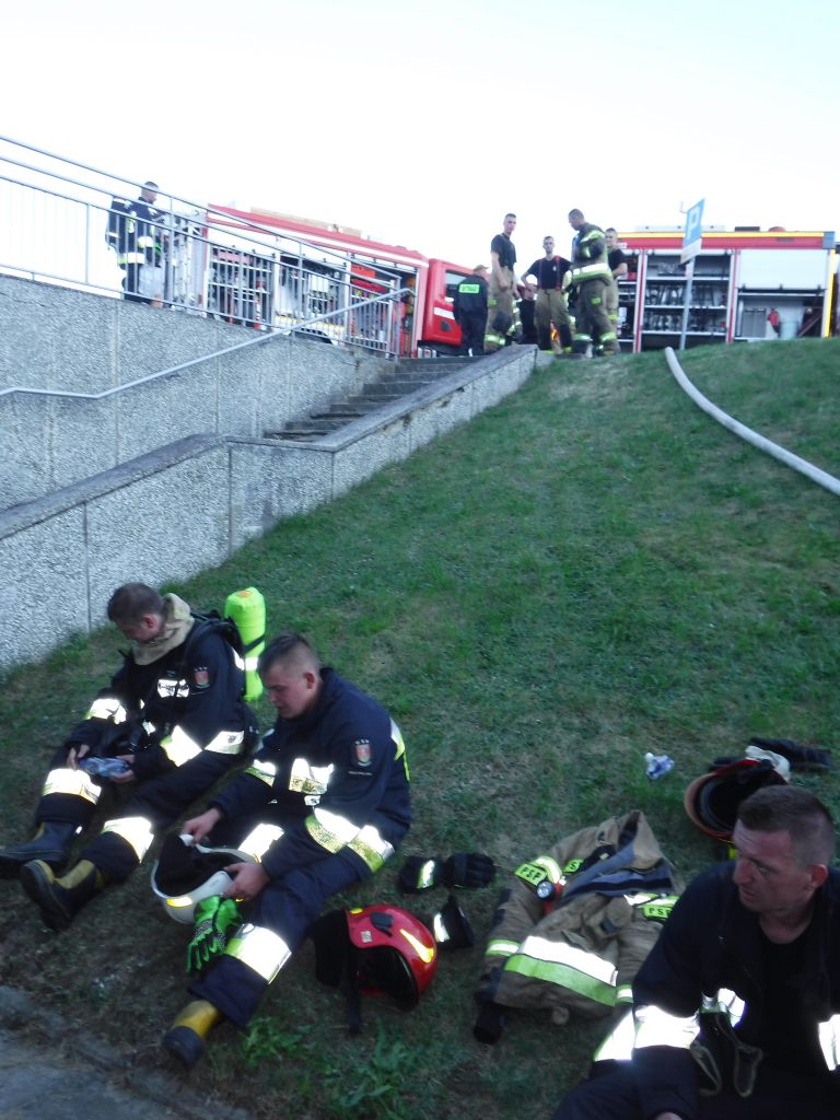 9 zastępów straży pożarnej walczyło z ogniem w szpitalu. Ewakuowano pacjentów, interweniowała grupa operacyjna z KW PSP Lublinie (zdjęcia)