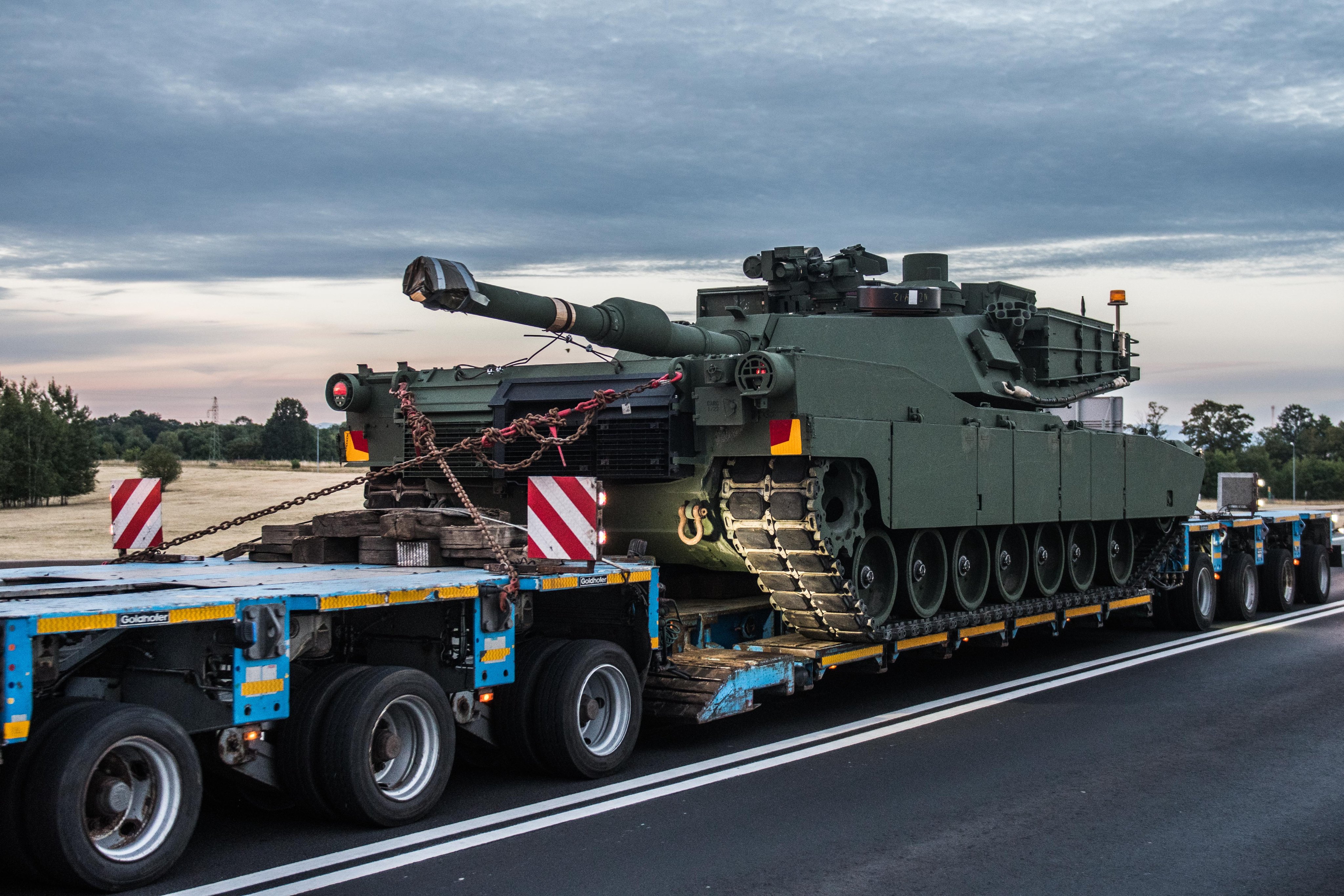 Czołgi Abrams, na których będą się szkolić polscy żołnierze, już w Polsce (zdjęcia)