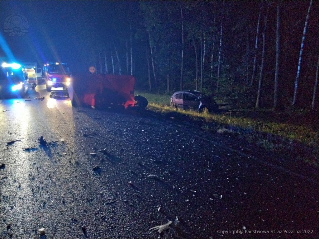 Po tragicznym wypadku na drodze krajowej nr 19 nadal występują utrudnienia z przejazdem (zdjęcia)