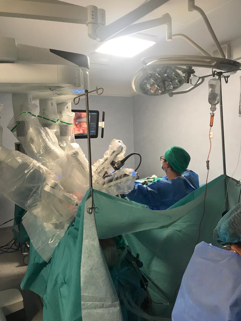 Specjaliści operują robotem da Vinci w szpitalu przy al. Kraśnickiej w Lublinie (zdjęcia)