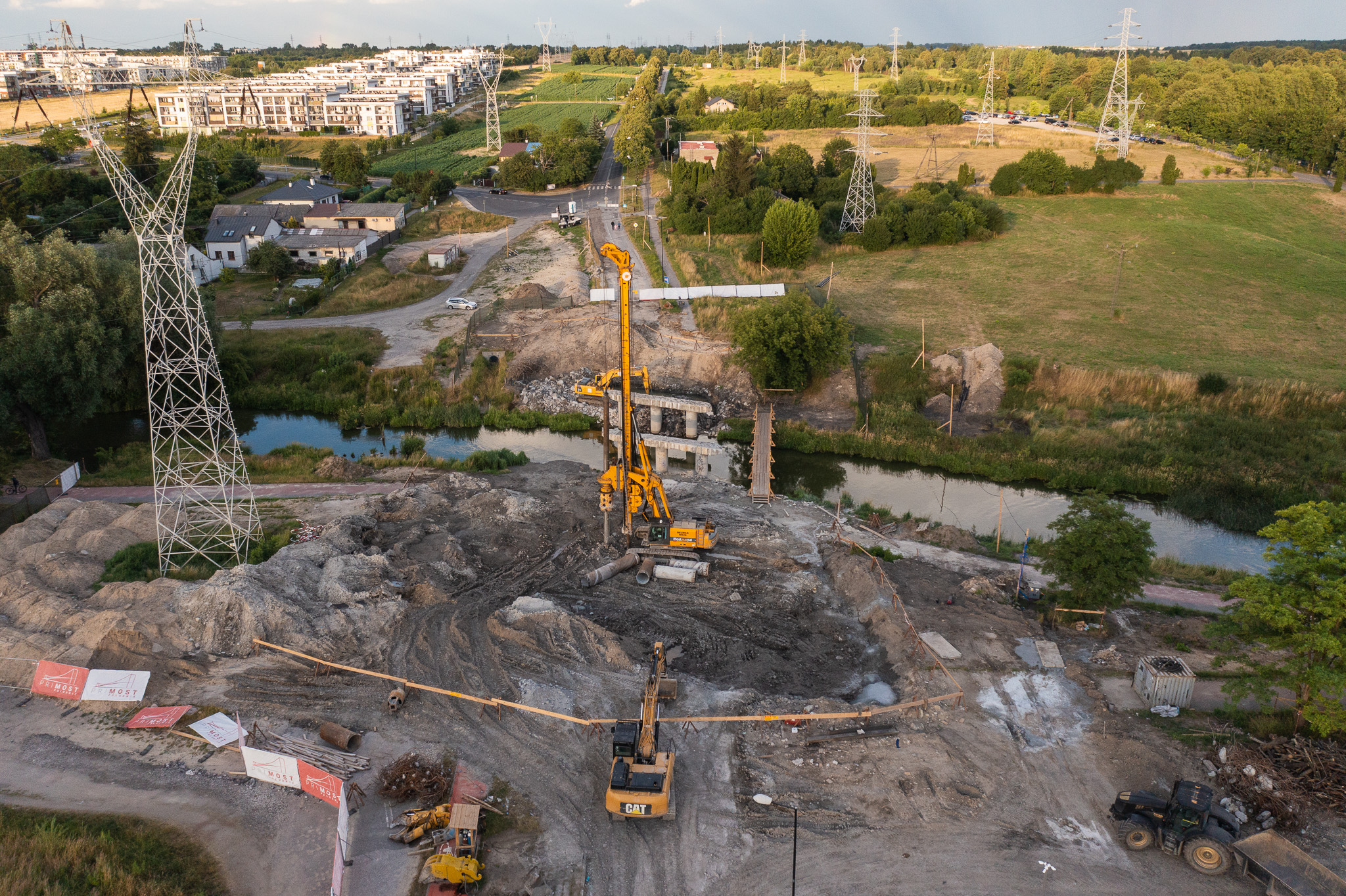 Co słychać na budowie mostu na ul. Żeglarskiej? Wykonano rozbiórkę starego obiektu mostowego w 80% (zdjęcia)