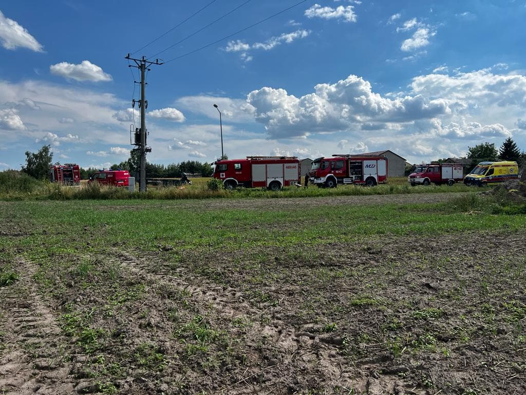 Mężczyzna wpadł do rzeki. Ratownicy godzinę walczyli o jego życie, reanimacja się powiodła (zdjęcia)