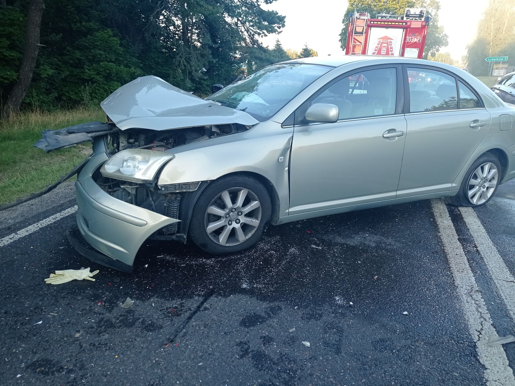 Samochód osobowy zderzył się z ciągnikiem rolniczym. Są utrudnienia na trasie Lublin – Łęczna (zdjęcia)