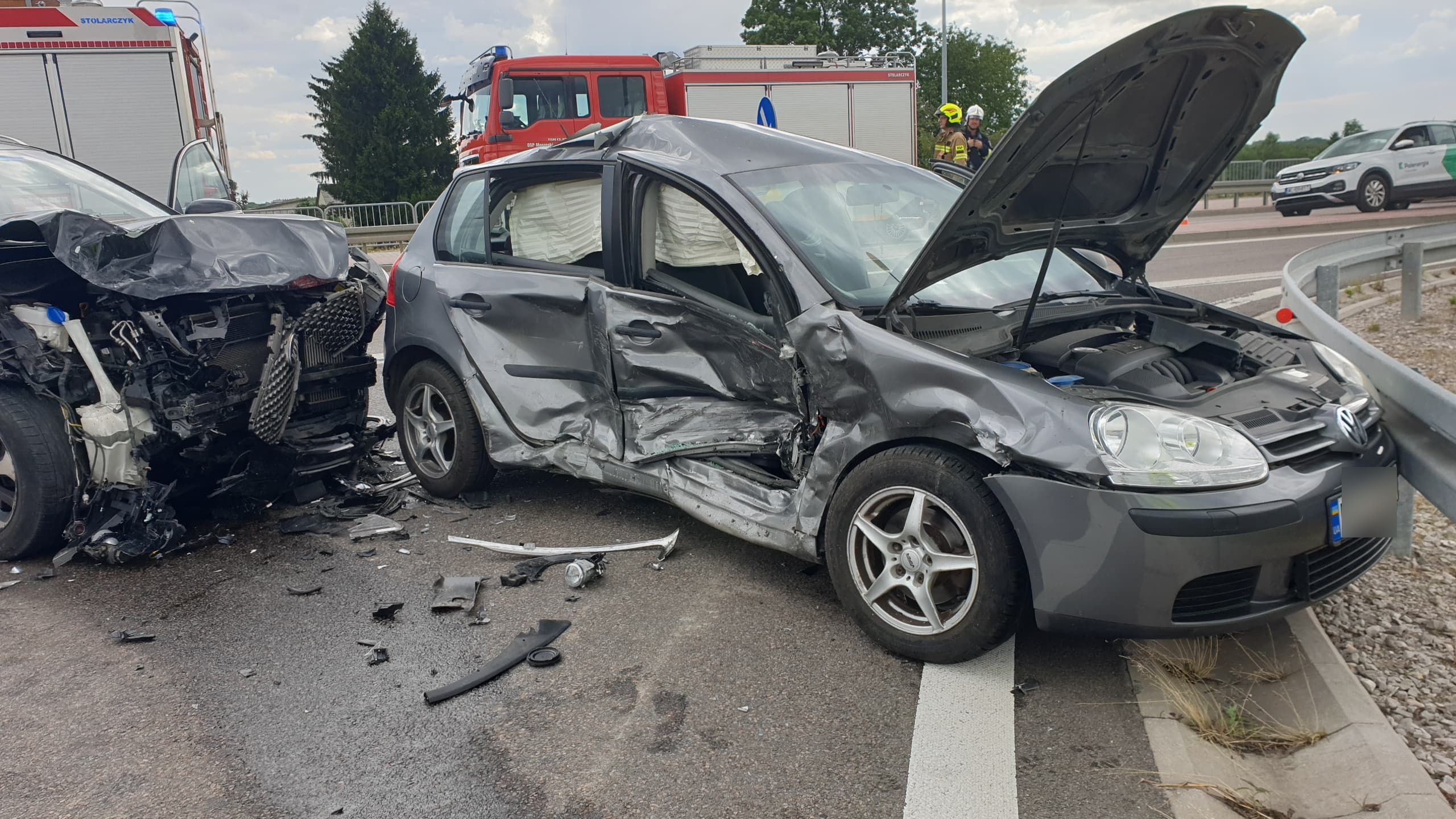 Skręcał w lewo, nie ustąpił pierwszeństwa przejazdu. Jedna osoba trafiła do szpitala (zdjęcia)