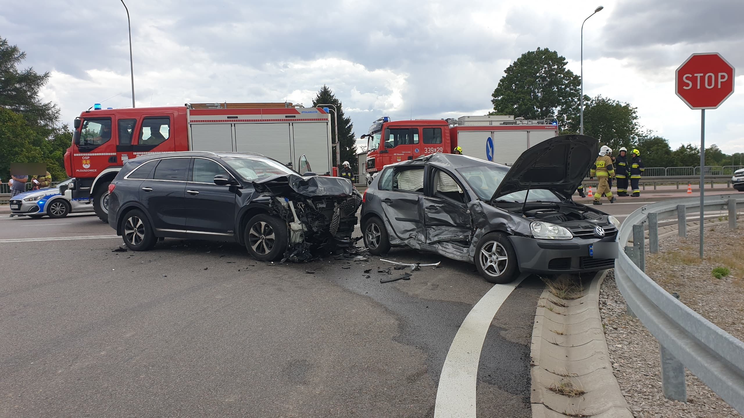 Skręcał w lewo, nie ustąpił pierwszeństwa przejazdu. Jedna osoba trafiła do szpitala (zdjęcia)