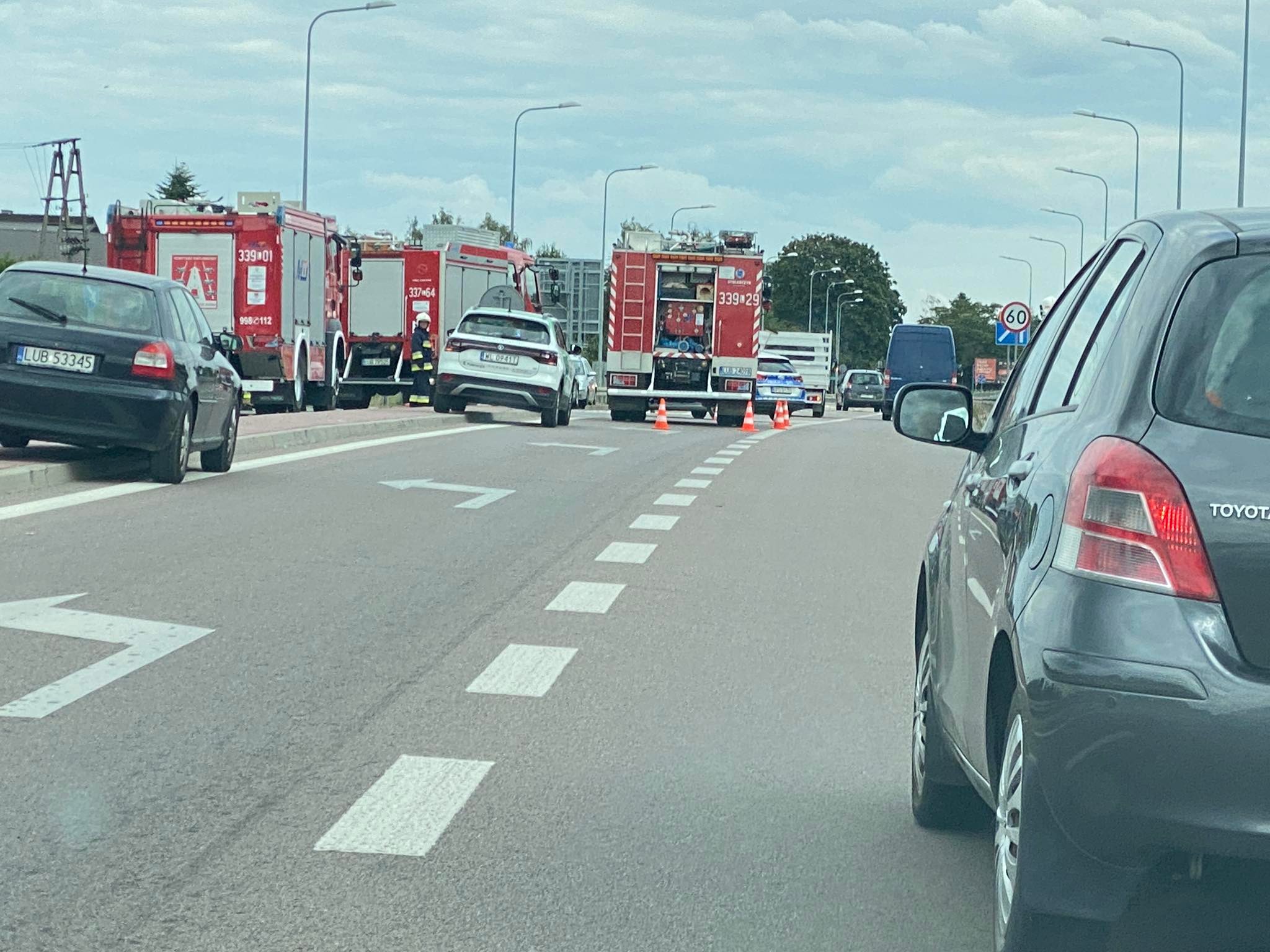 Skręcał w lewo, nie ustąpił pierwszeństwa przejazdu. Jedna osoba trafiła do szpitala (zdjęcia)