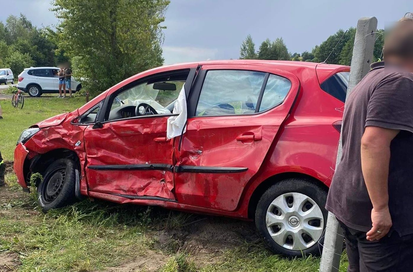 Na tym skrzyżowaniu kierowcy notorycznie lekceważą znak stop. Właśnie doszło do kolejnego wypadku (zdjęcia)