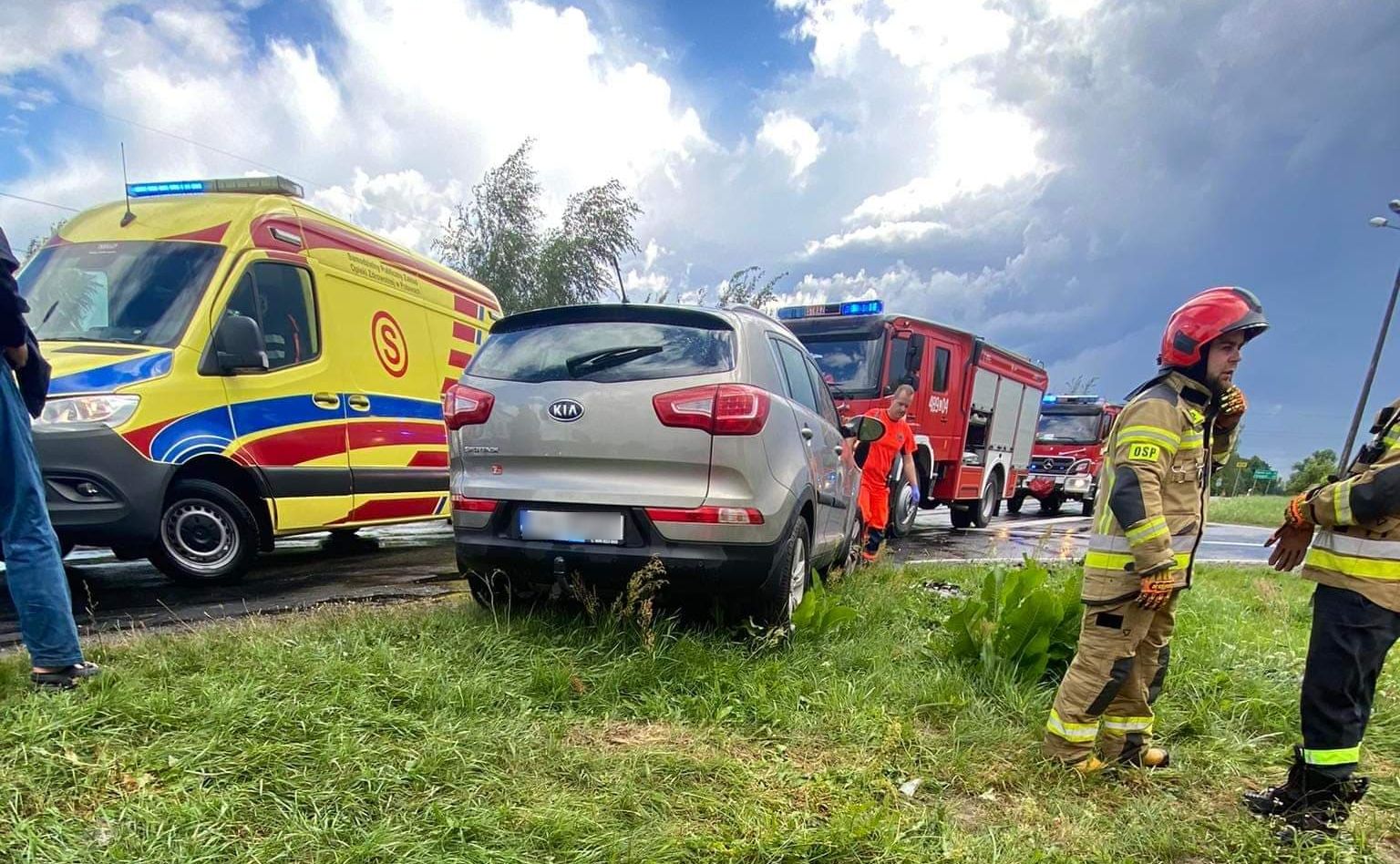 Na tym skrzyżowaniu kierowcy notorycznie lekceważą znak stop. Właśnie doszło do kolejnego wypadku (zdjęcia)