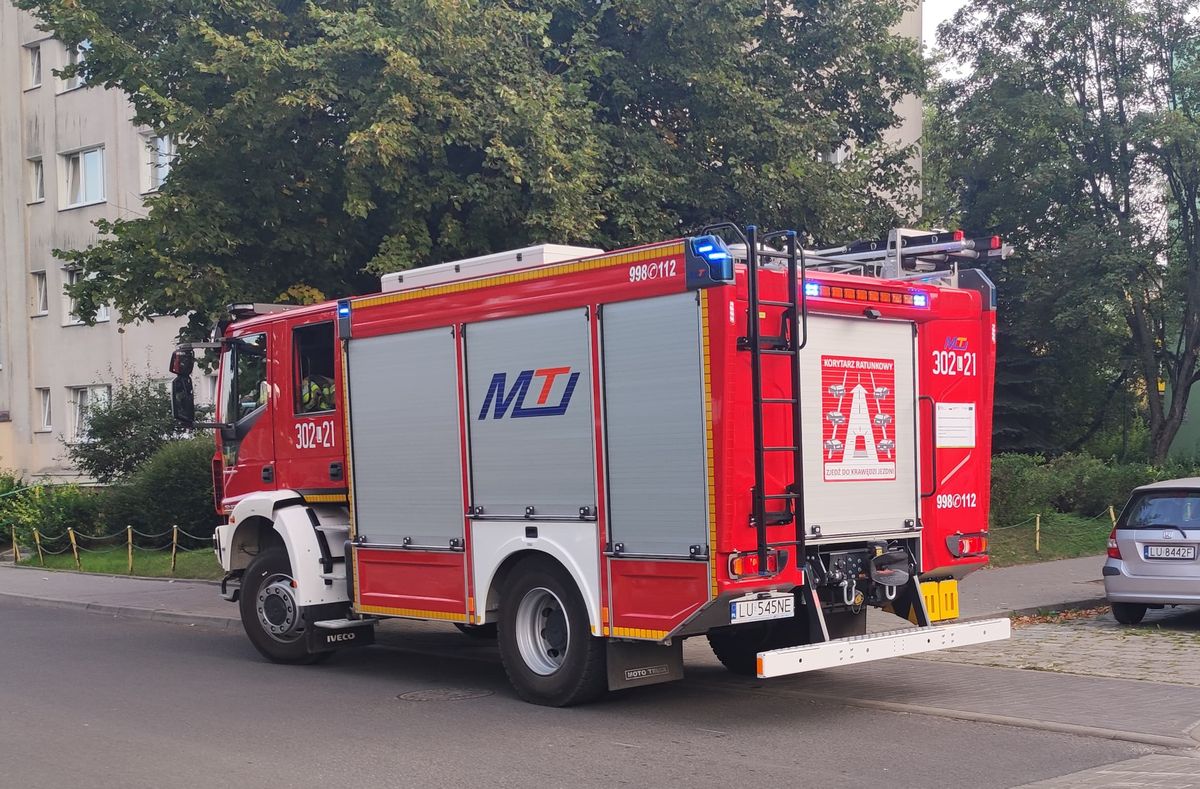 Tlenek węgla w jednym z bloków. Dwie osoby trafiły do szpitala (zdjęcia)