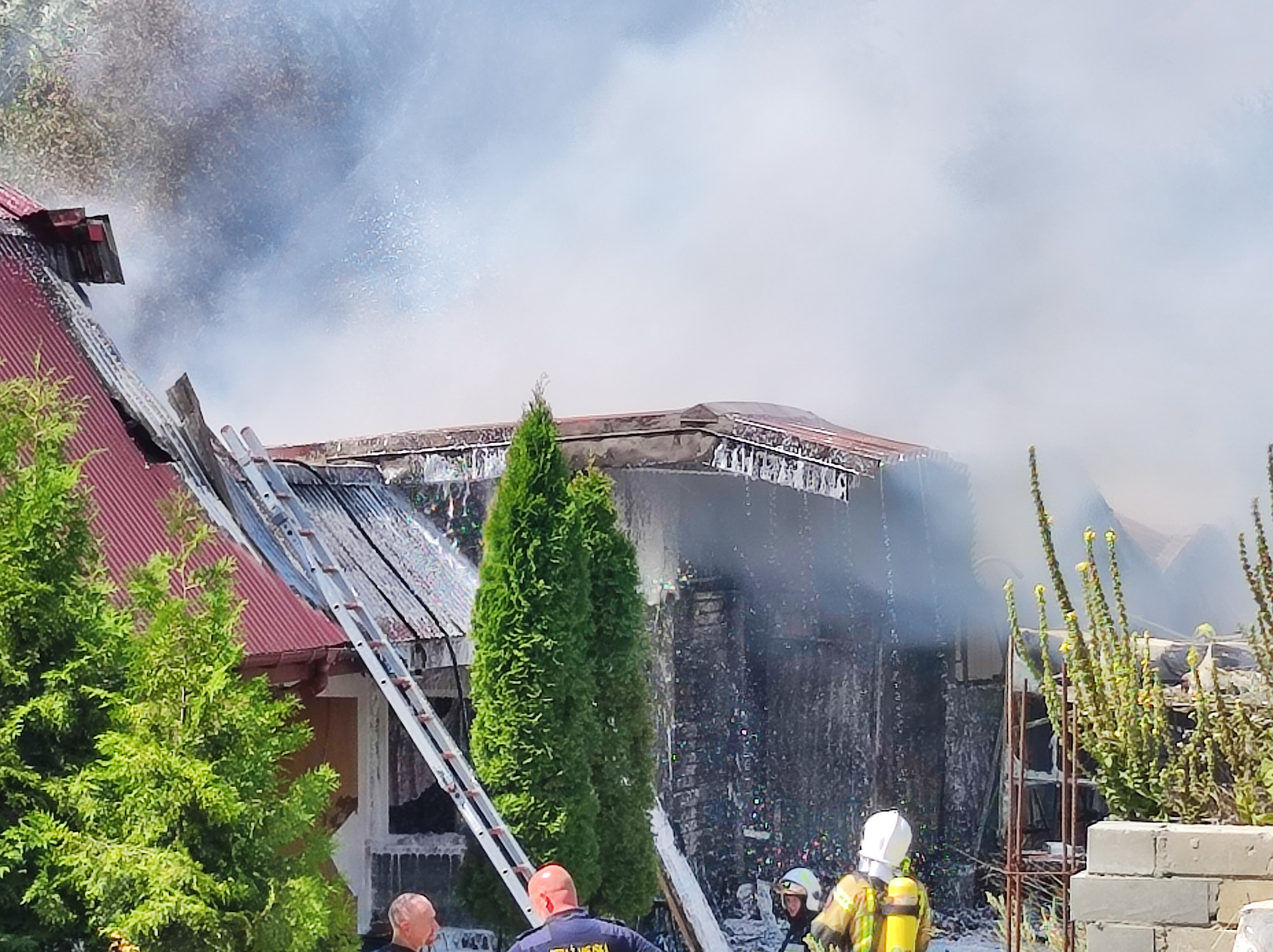 Dym był widoczny z kilkunastu kilometrów. Trudna akcja gaśnicza w Lublinie (zdjęcia)