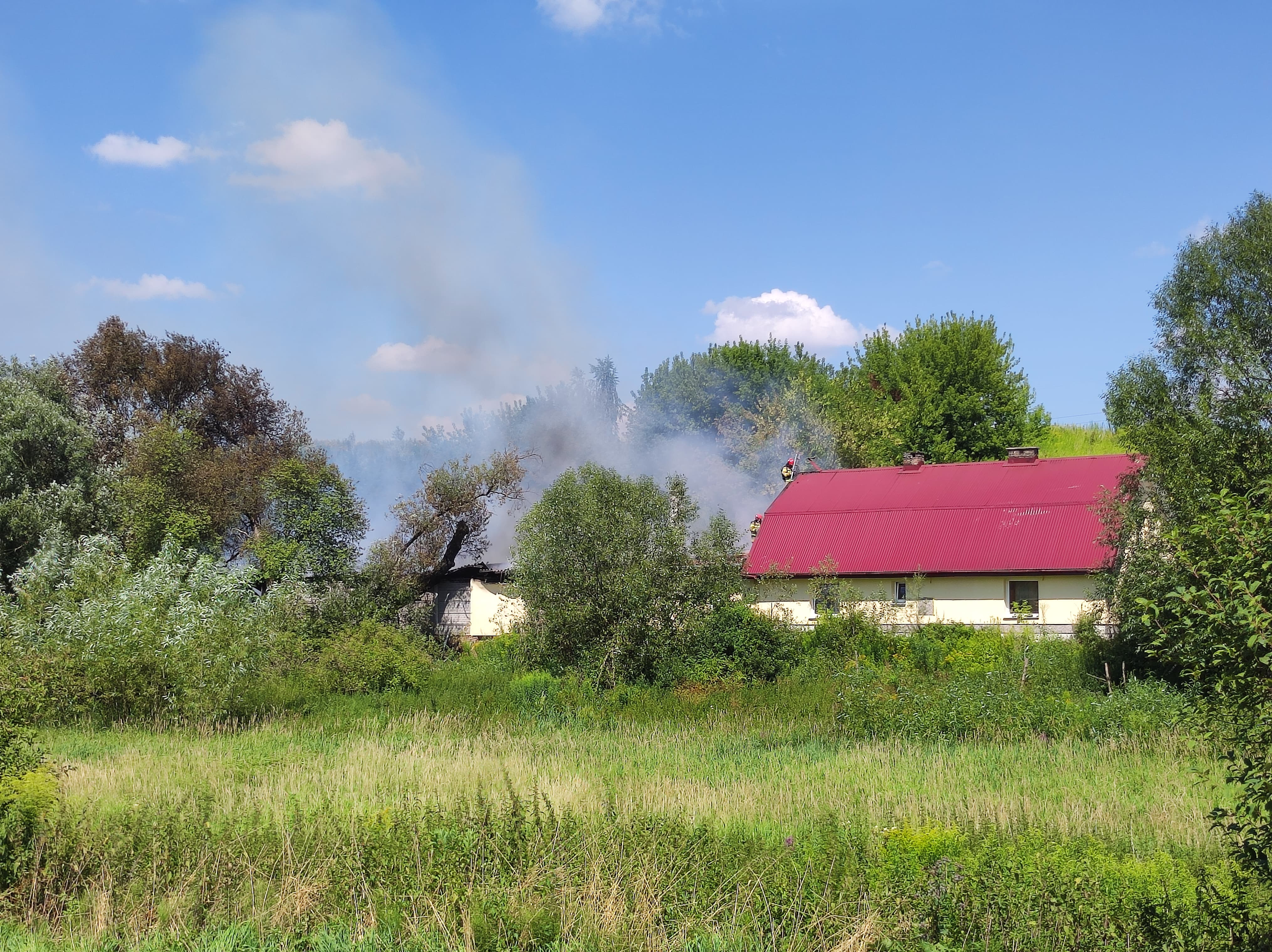 Dym był widoczny z kilkunastu kilometrów. Trudna akcja gaśnicza w Lublinie (zdjęcia)