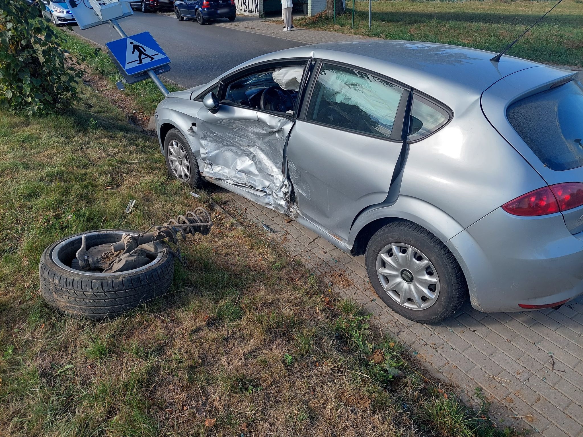 Jedna osoba poszkodowana w zderzeniu seata z BMW (zdjęcia)