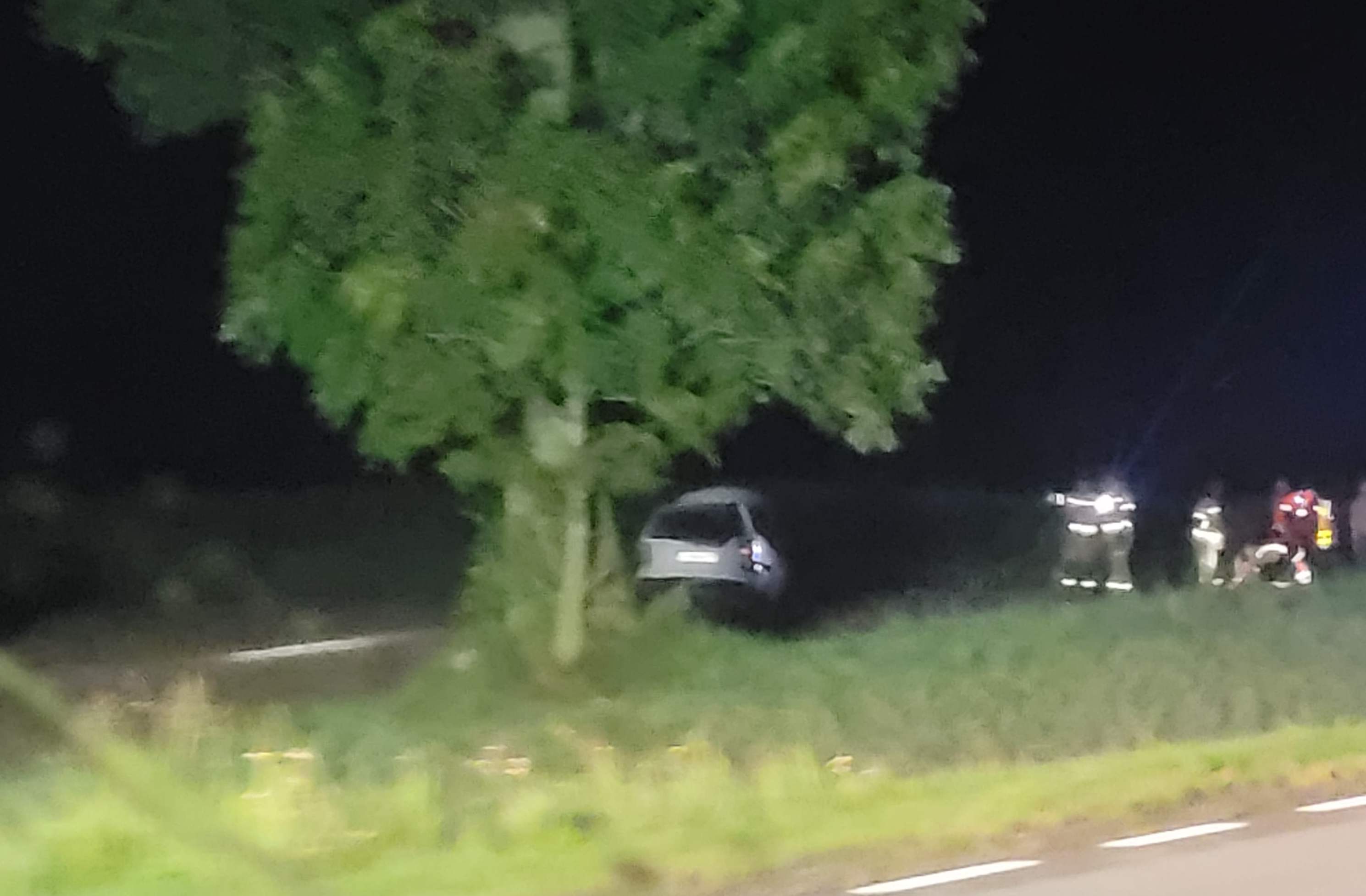 Tragiczne zderzenie volkswagena z BMW. Jeden z kierowców uciekł z miejsca zdarzenia (zdjęcia)