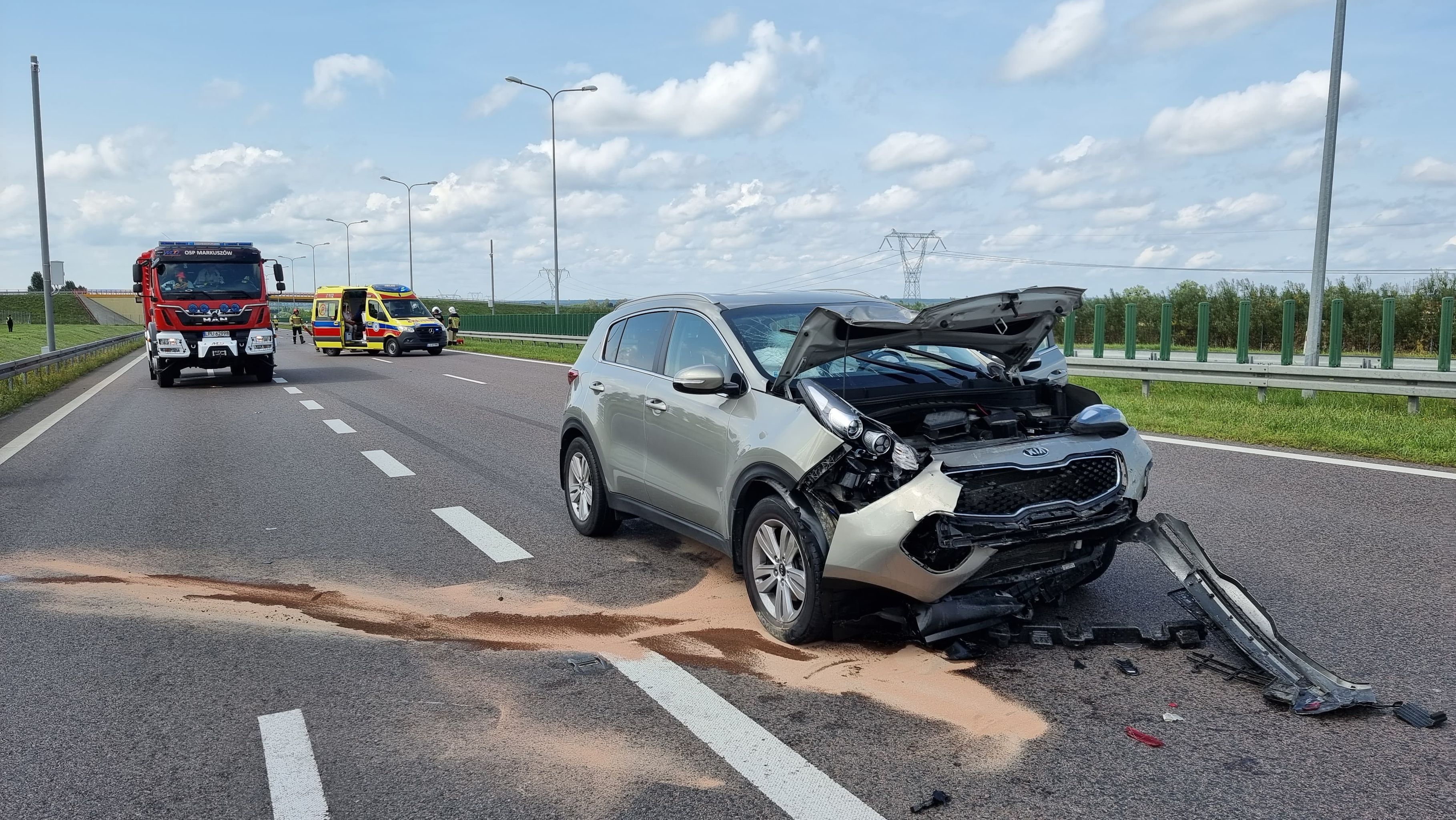 Dwa zdarzenia drogowe na S12, cztery auta rozbite. Droga zablokowana w kierunku Lublina (zdjęcia)