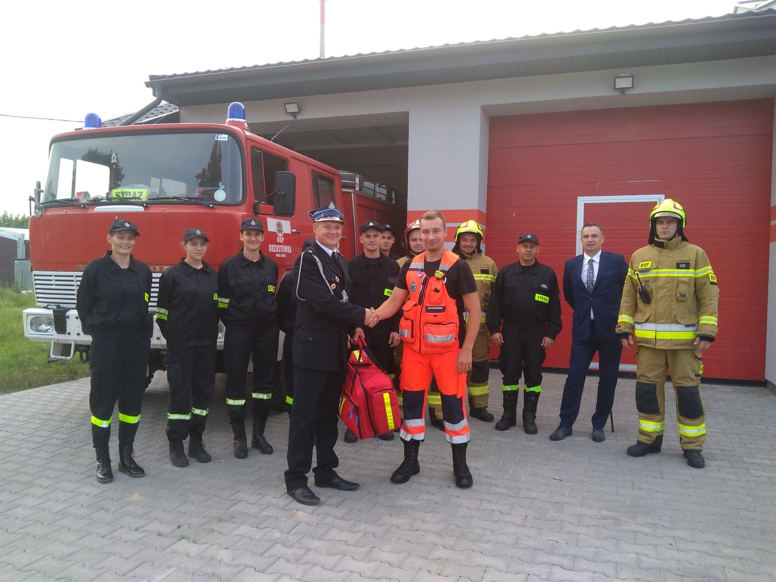 Strażacy z Brzostówki otrzymali zestaw ratownictwa przedlekarskiego (zdjęcia)