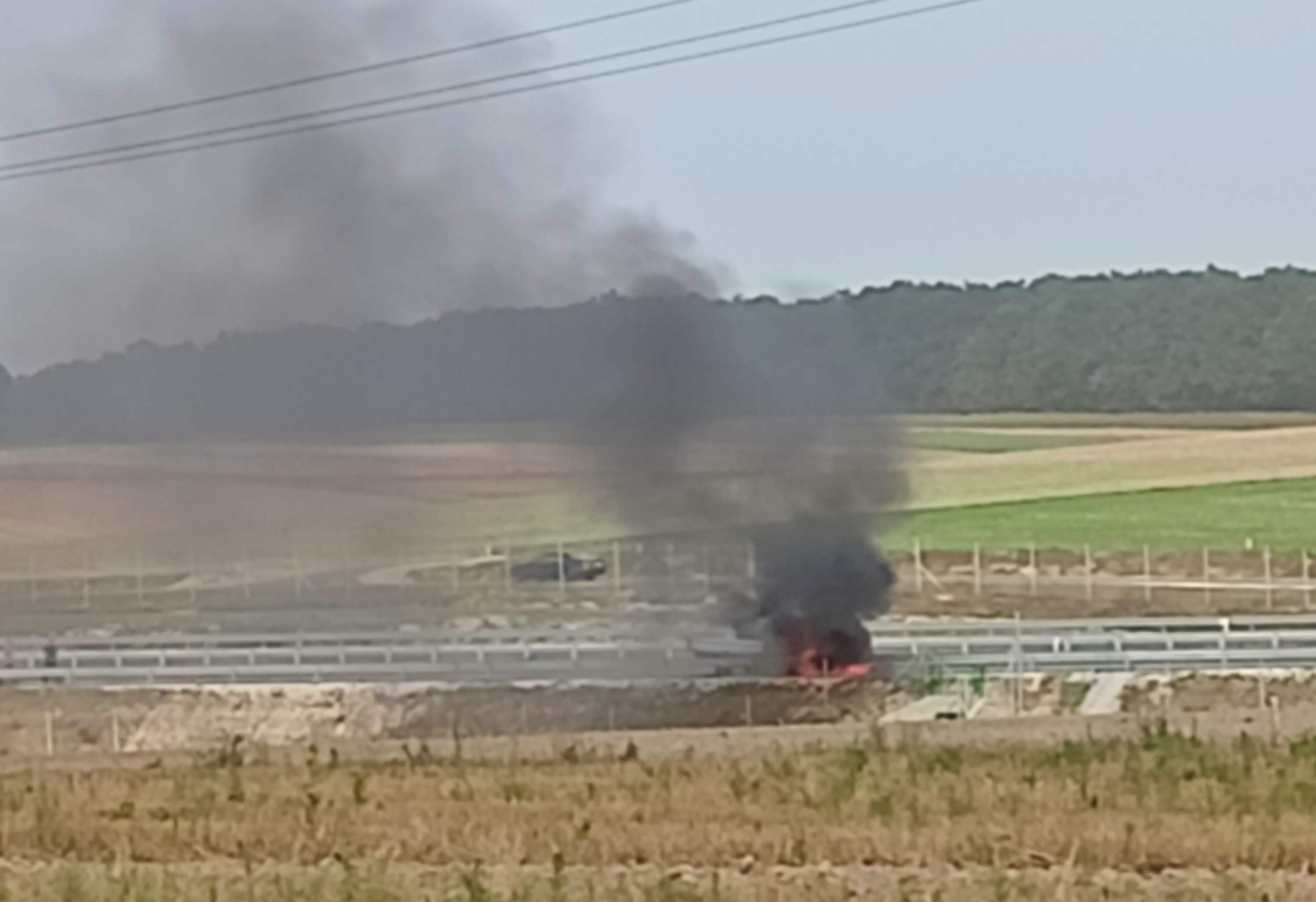 Pożar samochodu na drodze S19. Utrudnienia w ruchu na trasie w kierunku Kraśnika (wideo, zdjęcia)
