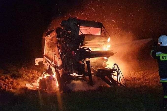 Bialscy strażacy walczyli z pożarami maszyn rolniczych. Łączne straty to blisko pół miliona złotych (zdjęcia)