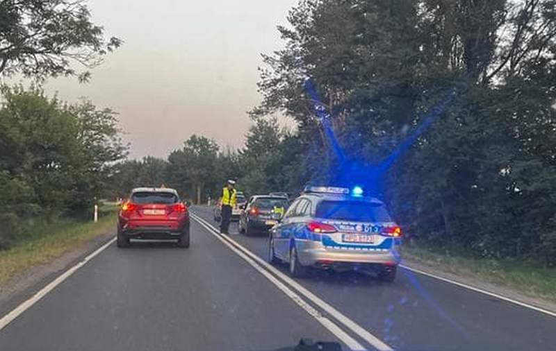 Wypadek na trasie Lublin – Łęczna. Dwa auta rozbite, są osoby poszkodowane (zdjęcia)