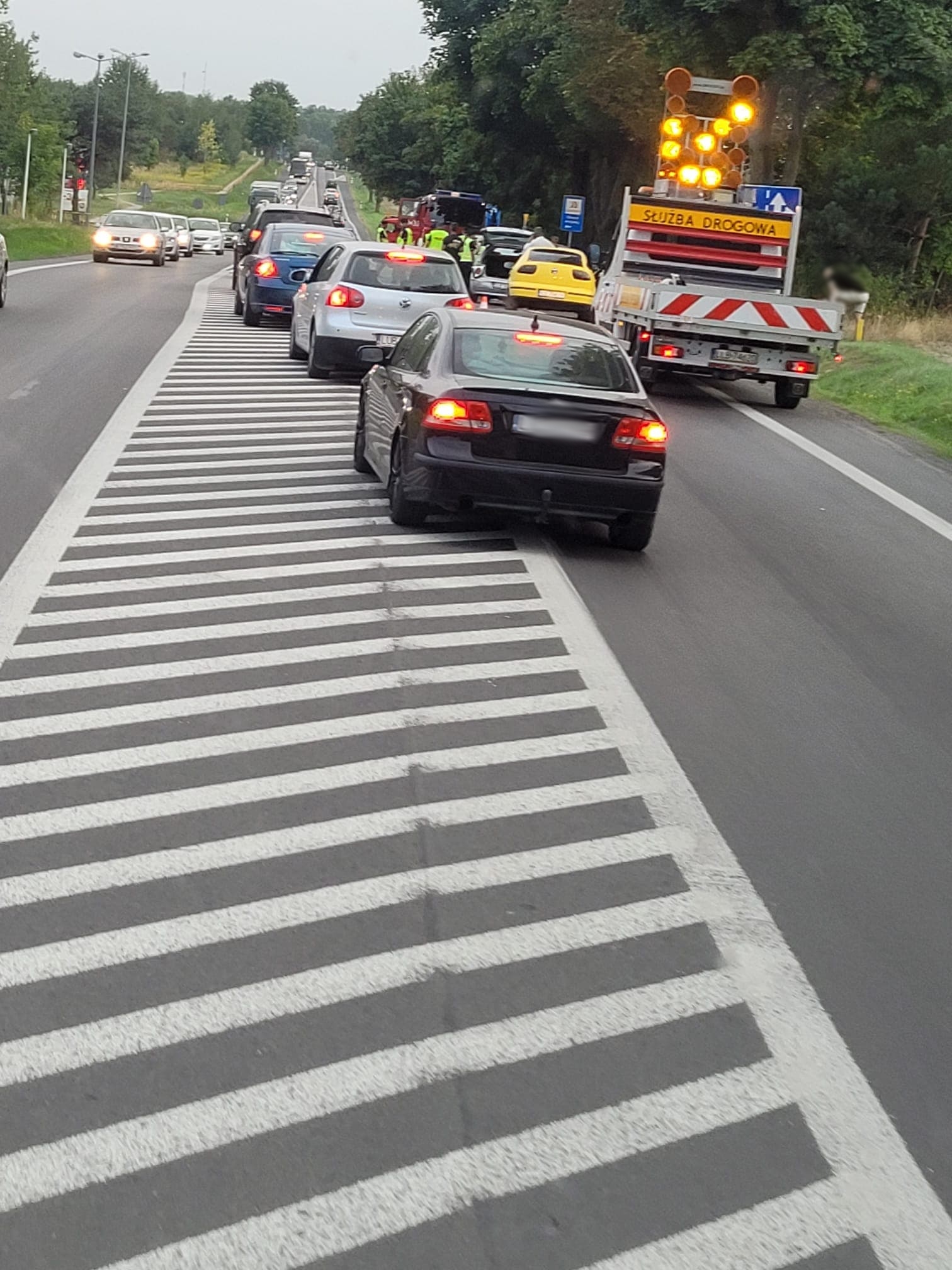 Zderzenie pięciu aut na trasie Lublin – Lubartów. Są spore utrudnienia w ruchu (zdjęcia)