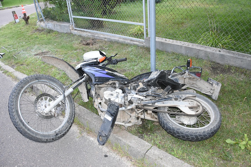 15-latek na motocyklu doprowadził do wypadku. Z obrażeniami ciała trafił do szpitala (zdjęcia)