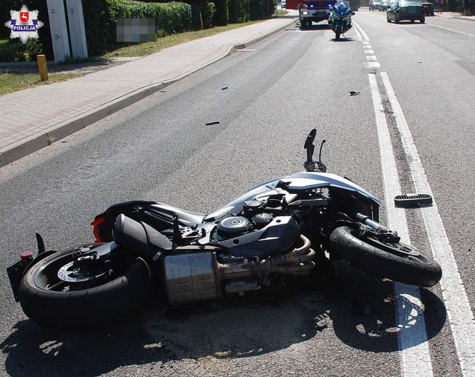 Nie ustąpił pierwszeństwa motocykliście, zajechał mu drogę (zdjęcia)