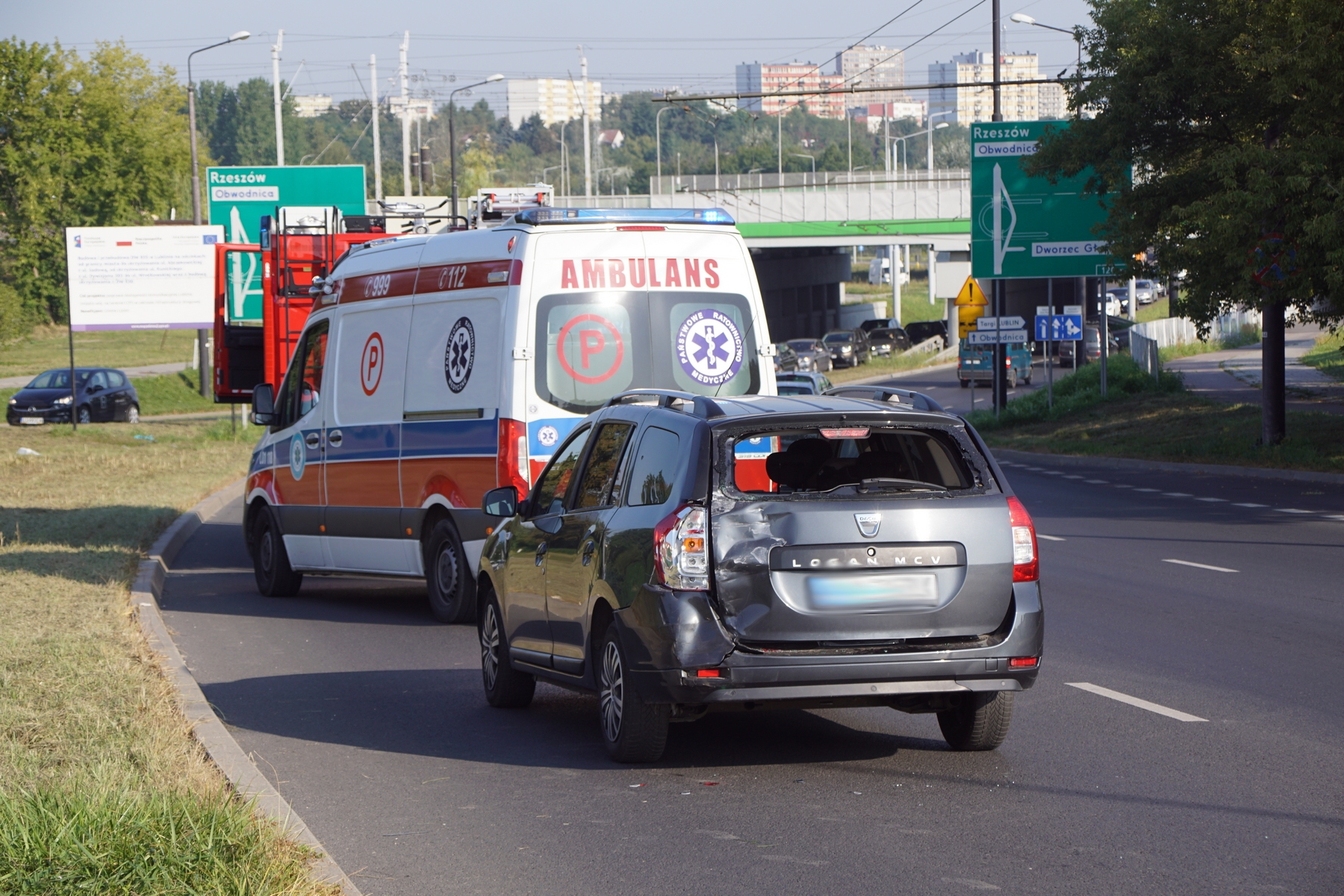 Zderzenie dwóch pojazdów przed przejściem dla pieszych na ul. Diamentowej (zdjęcia)