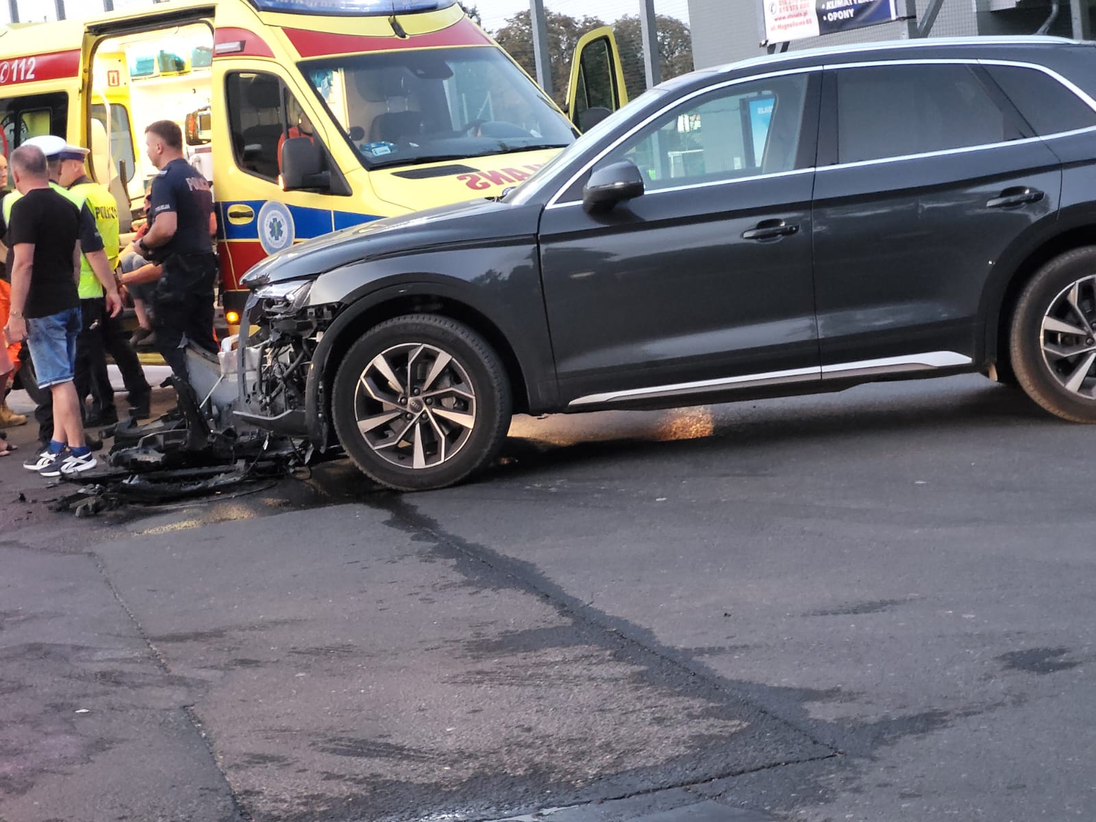 Zderzenie dwóch audi na skrzyżowaniu w Lublinie. Jedna osoba trafiła do szpitala (zdjęcia)