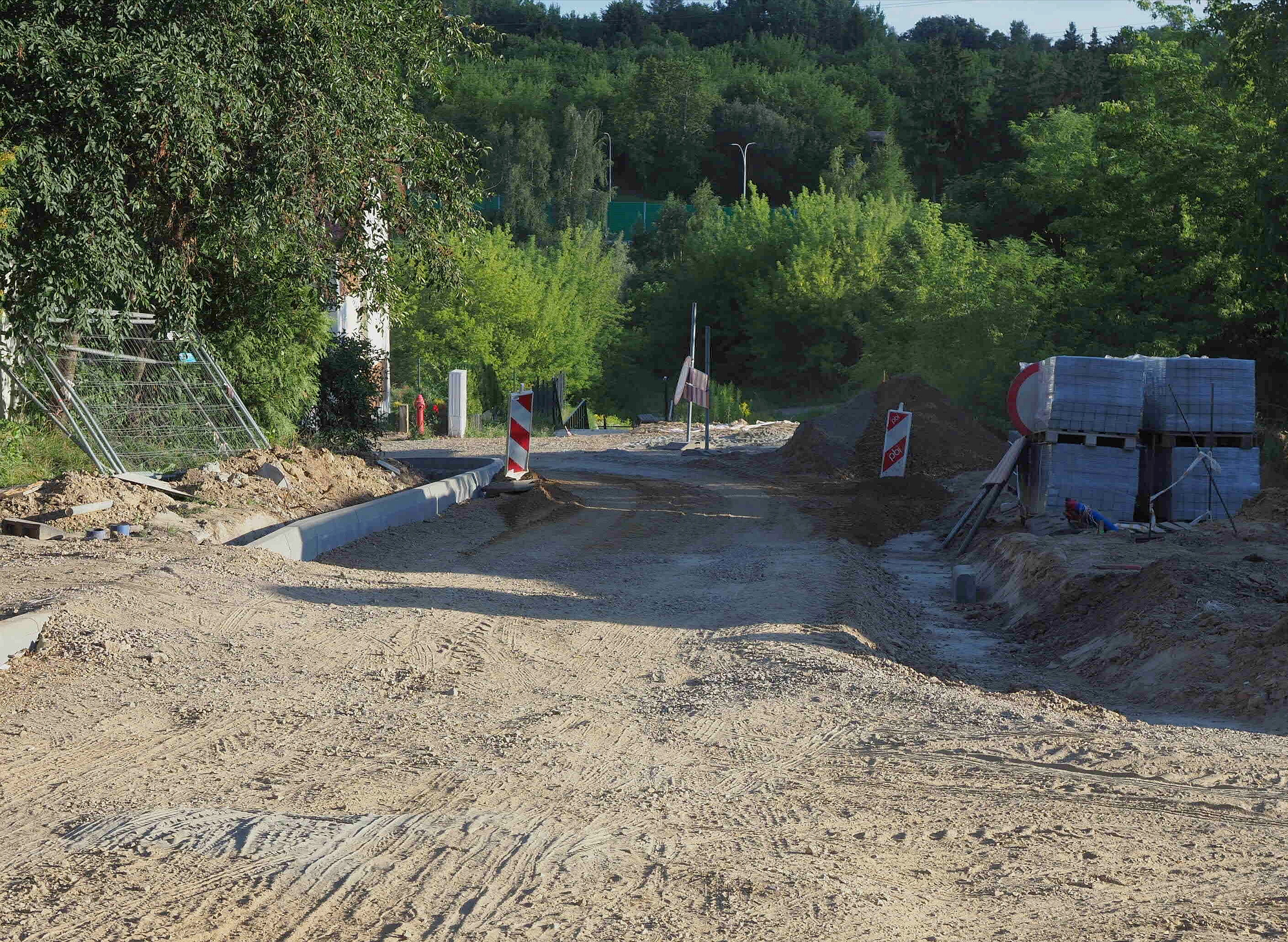 W dzielnicy Szerokie powstaje nowa droga, we współpracy z mieszkańcami (zdjęcia)