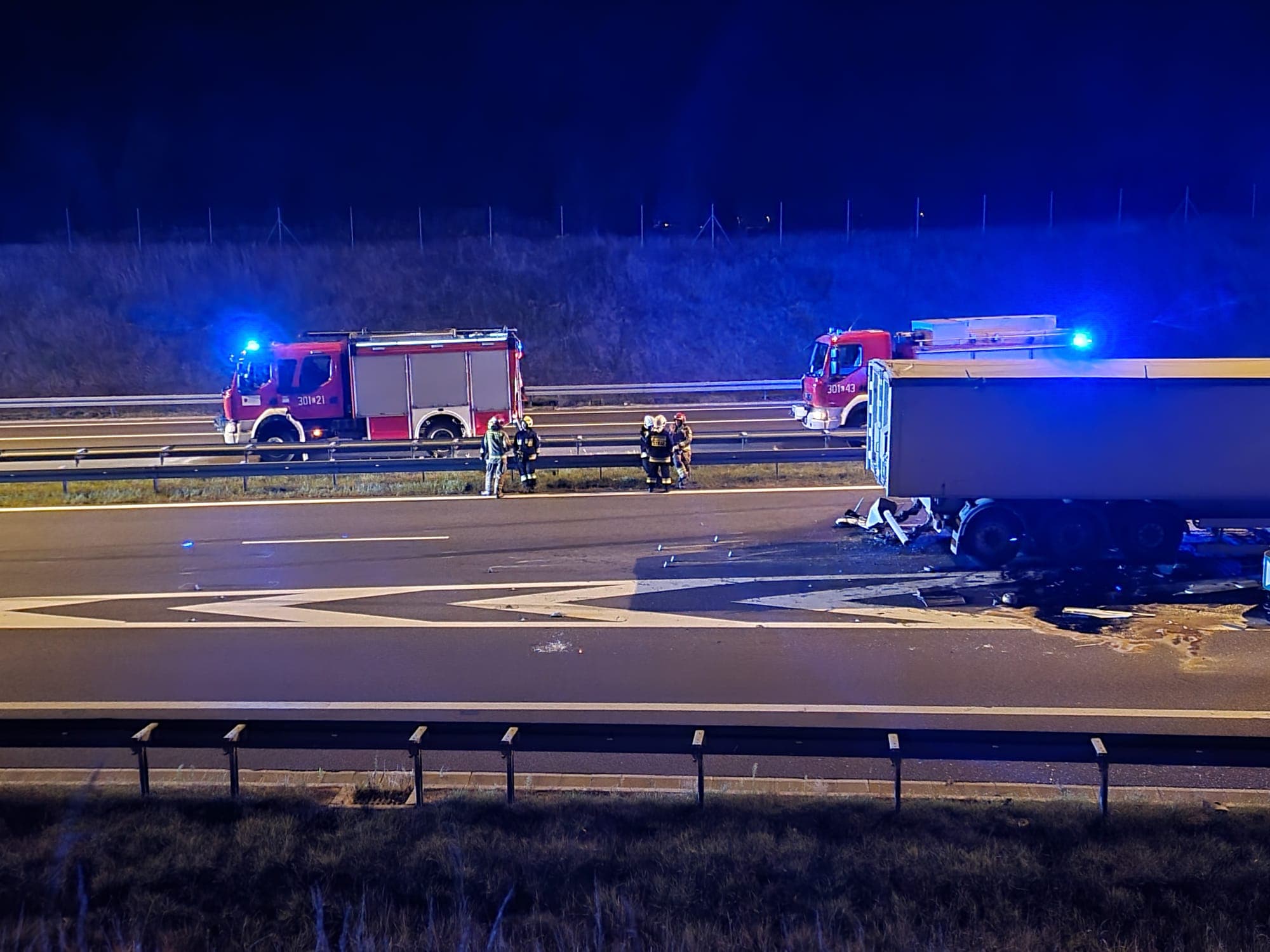 Zderzenie trzech ciężarówek na obwodnicy Lublina. Jedna osoba jest ranna (zdjęcia, wideo)