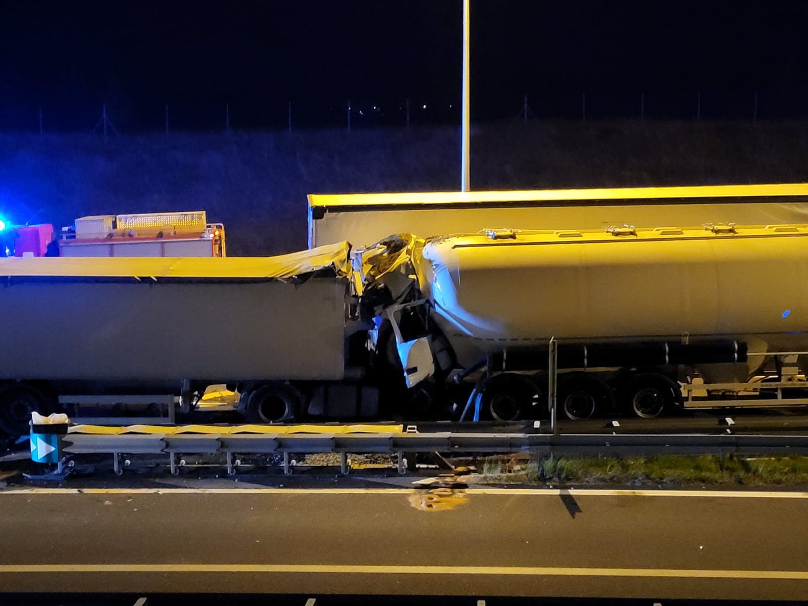 Zderzenie trzech ciężarówek na obwodnicy Lublina. Jedna osoba jest ranna (zdjęcia, wideo)