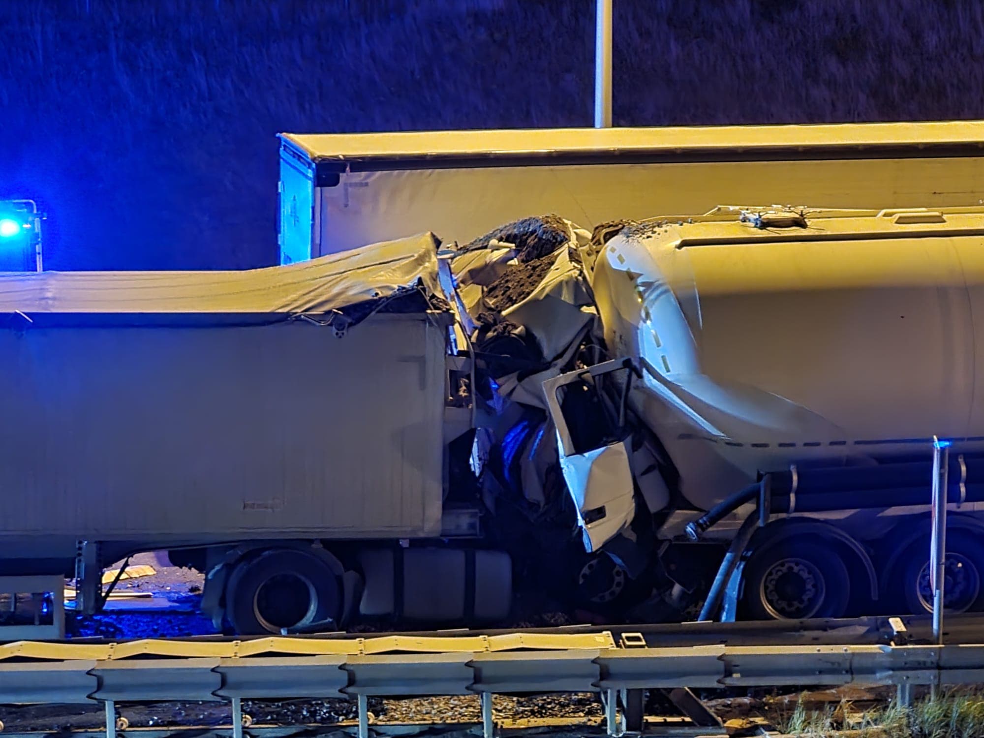 Zderzenie trzech ciężarówek na obwodnicy Lublina. Jedna osoba jest ranna (zdjęcia, wideo)