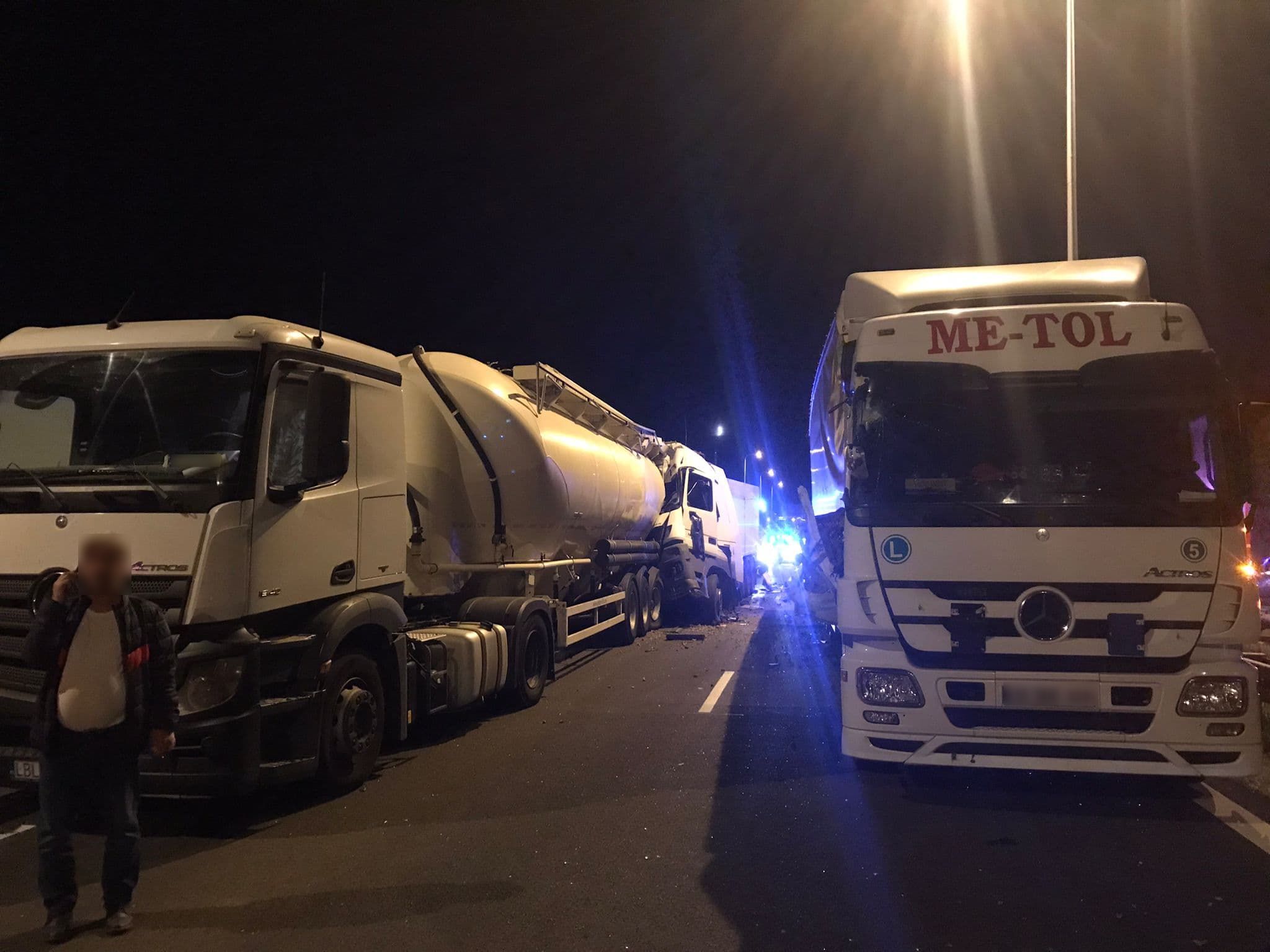 Zderzenie trzech ciężarówek na obwodnicy Lublina. Jedna osoba jest ranna (zdjęcia, wideo)