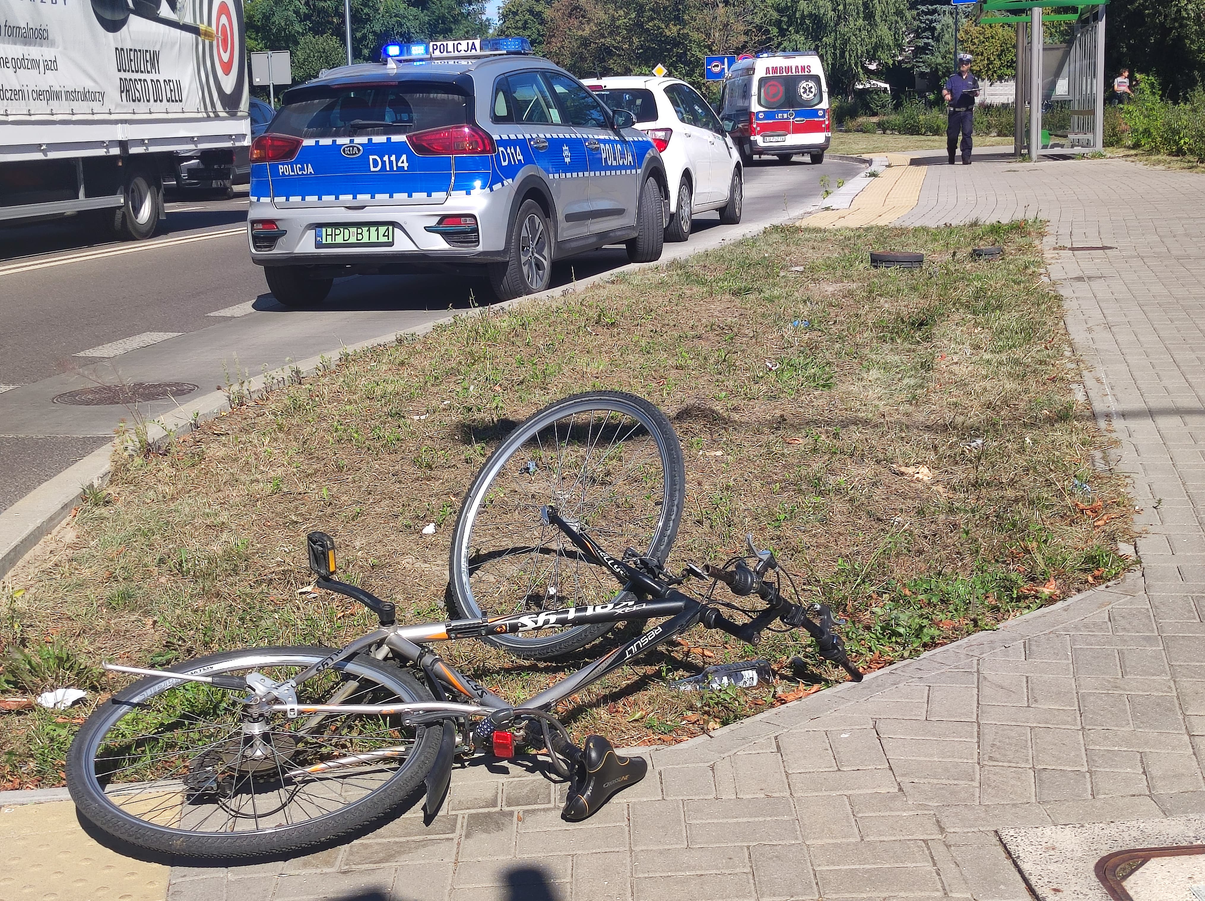 Skręcała w prawo, wjechała w rowerzystę. Nie powinna wsiadać za kierownicę (zdjęcia)