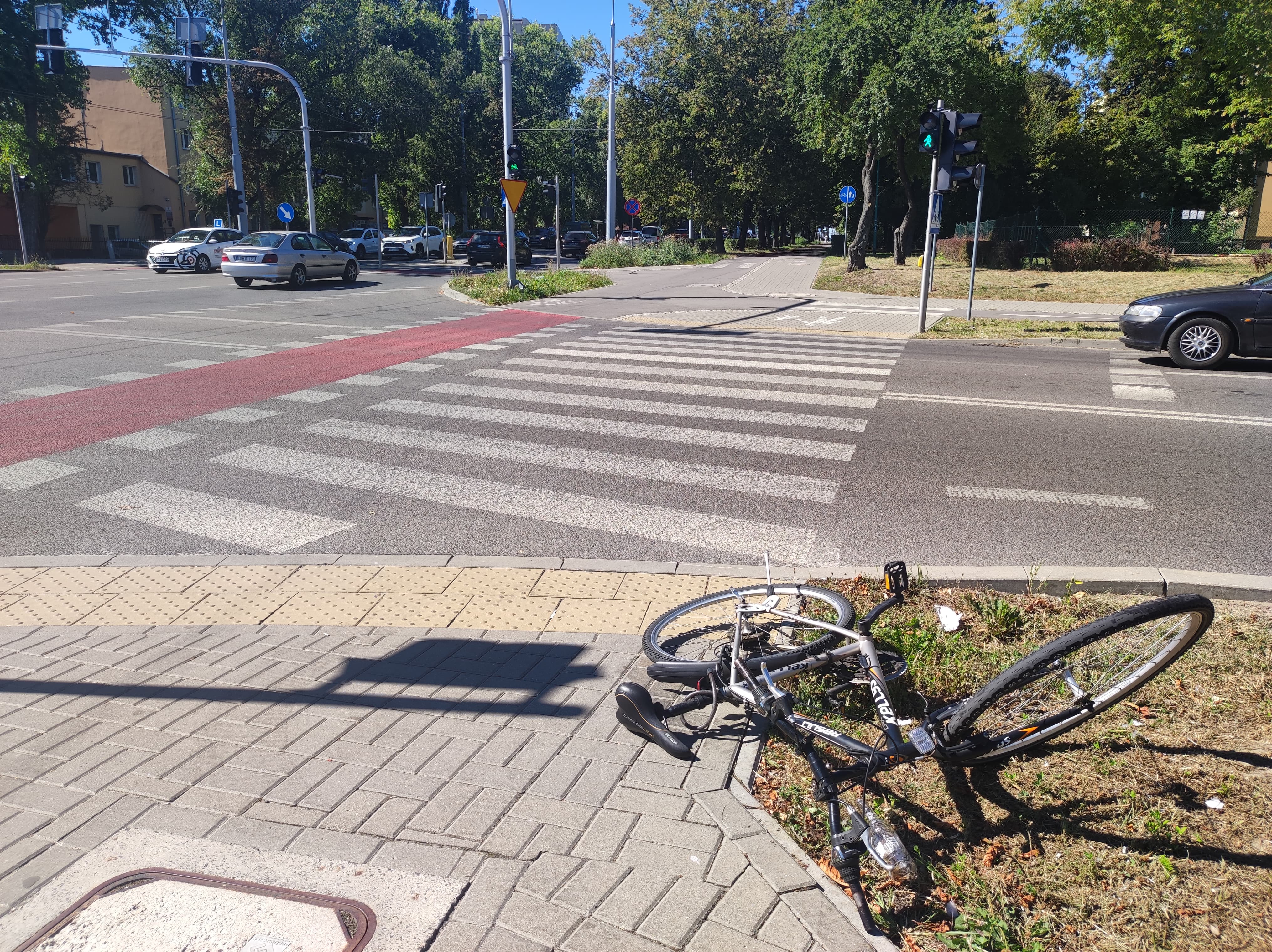 Skręcała w prawo, wjechała w rowerzystę. Nie powinna wsiadać za kierownicę (zdjęcia)