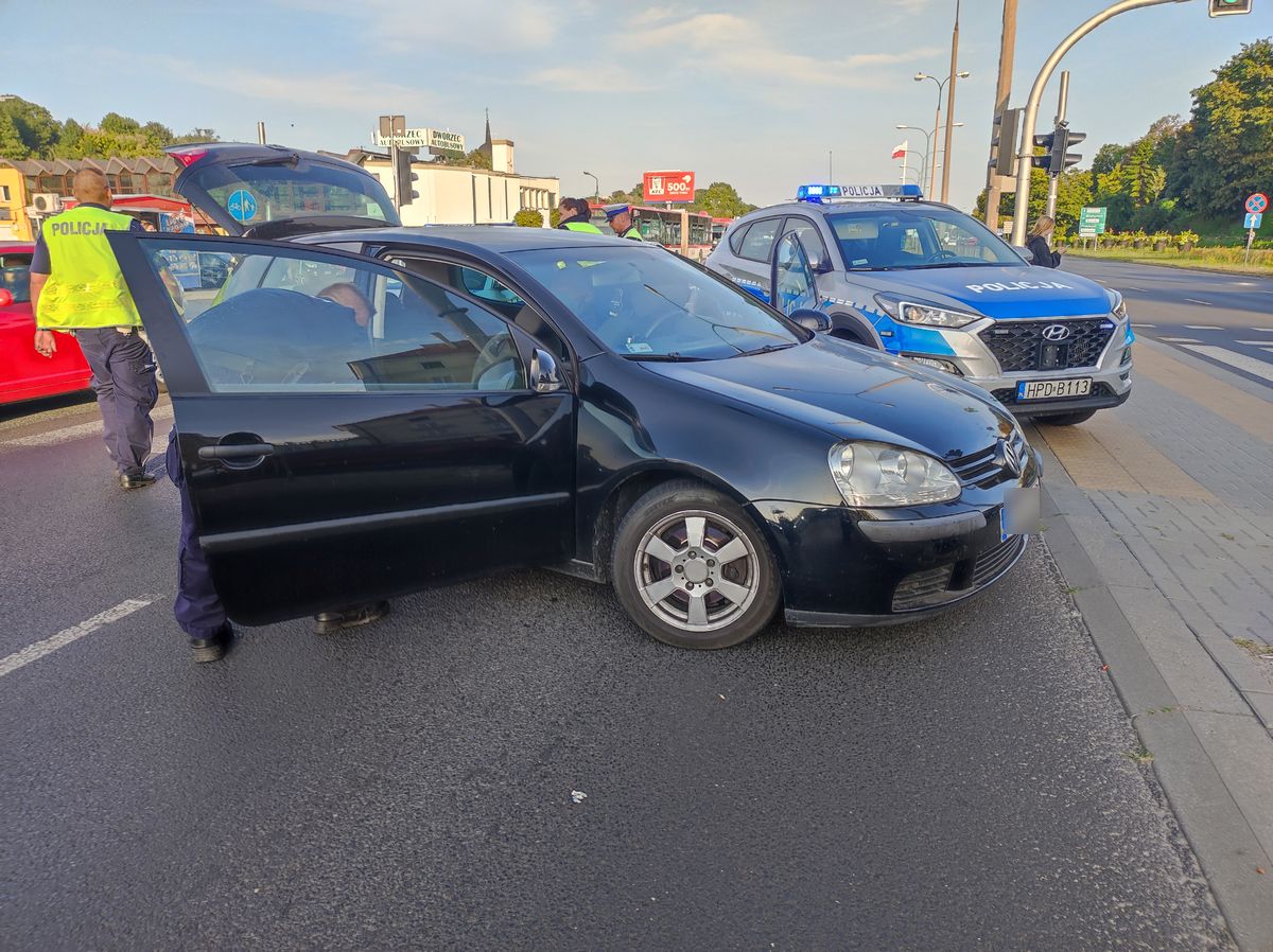 Jest nagranie wczorajszego pościgu za volkswagenem. Kierowca chciał jeszcze sięgnąć po nóż (zdjęcia, wideo)