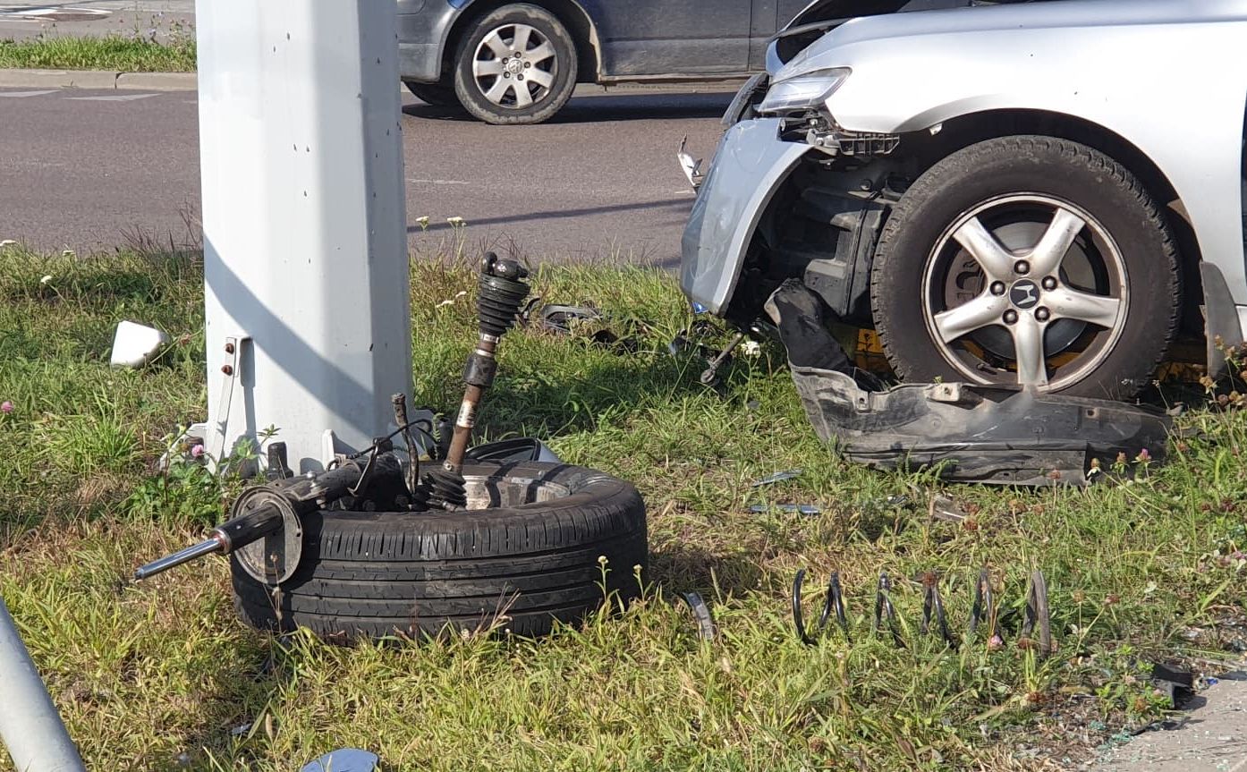 Dacia zderzyła się z hondą, obaj kierowcy zapewniali, że mieli zielone. Monitoring pokazał prawdę (zdjęcia)