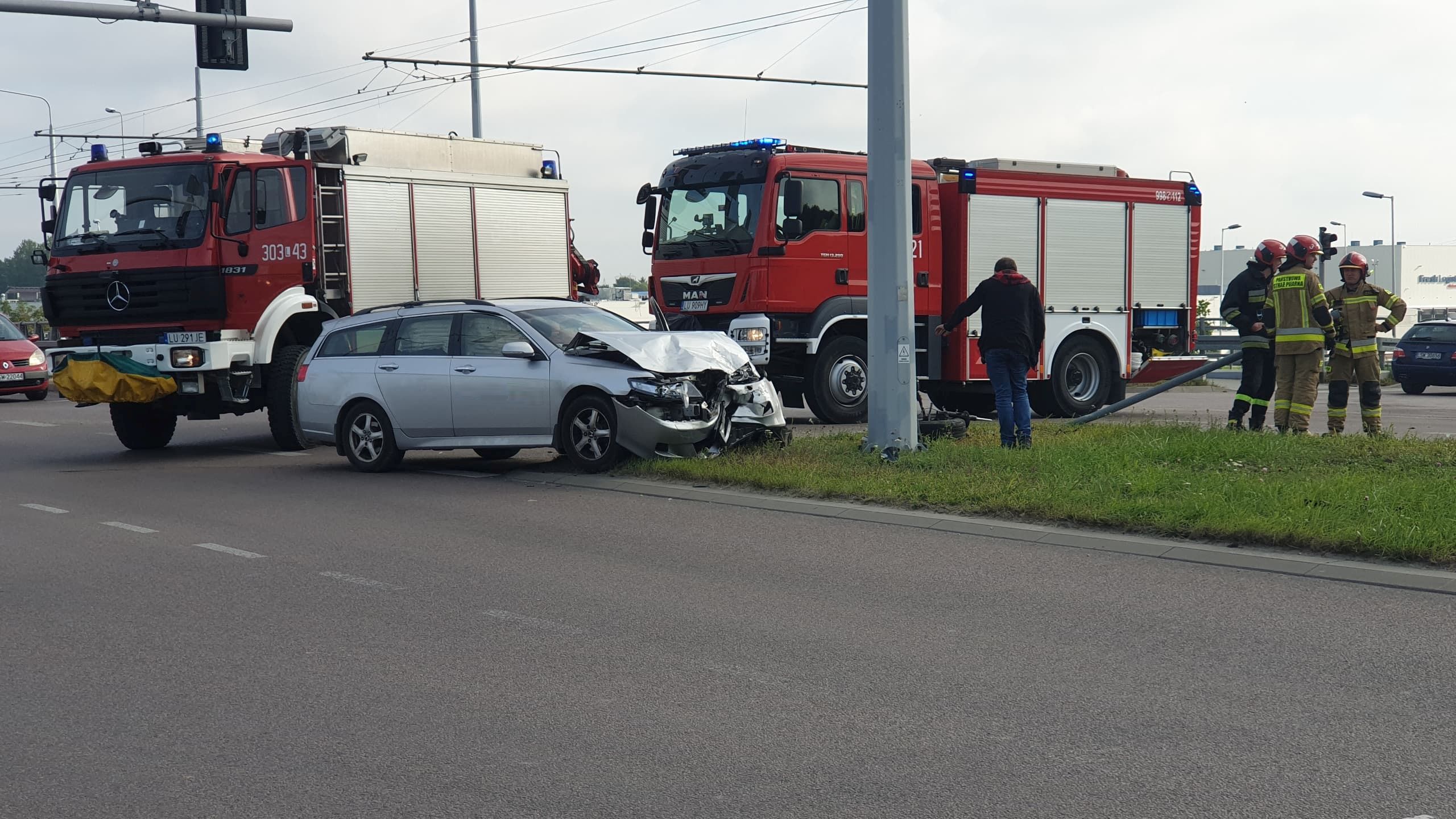 Dacia zderzyła się z hondą, obaj kierowcy zapewniali, że mieli zielone. Monitoring pokazał prawdę (zdjęcia)