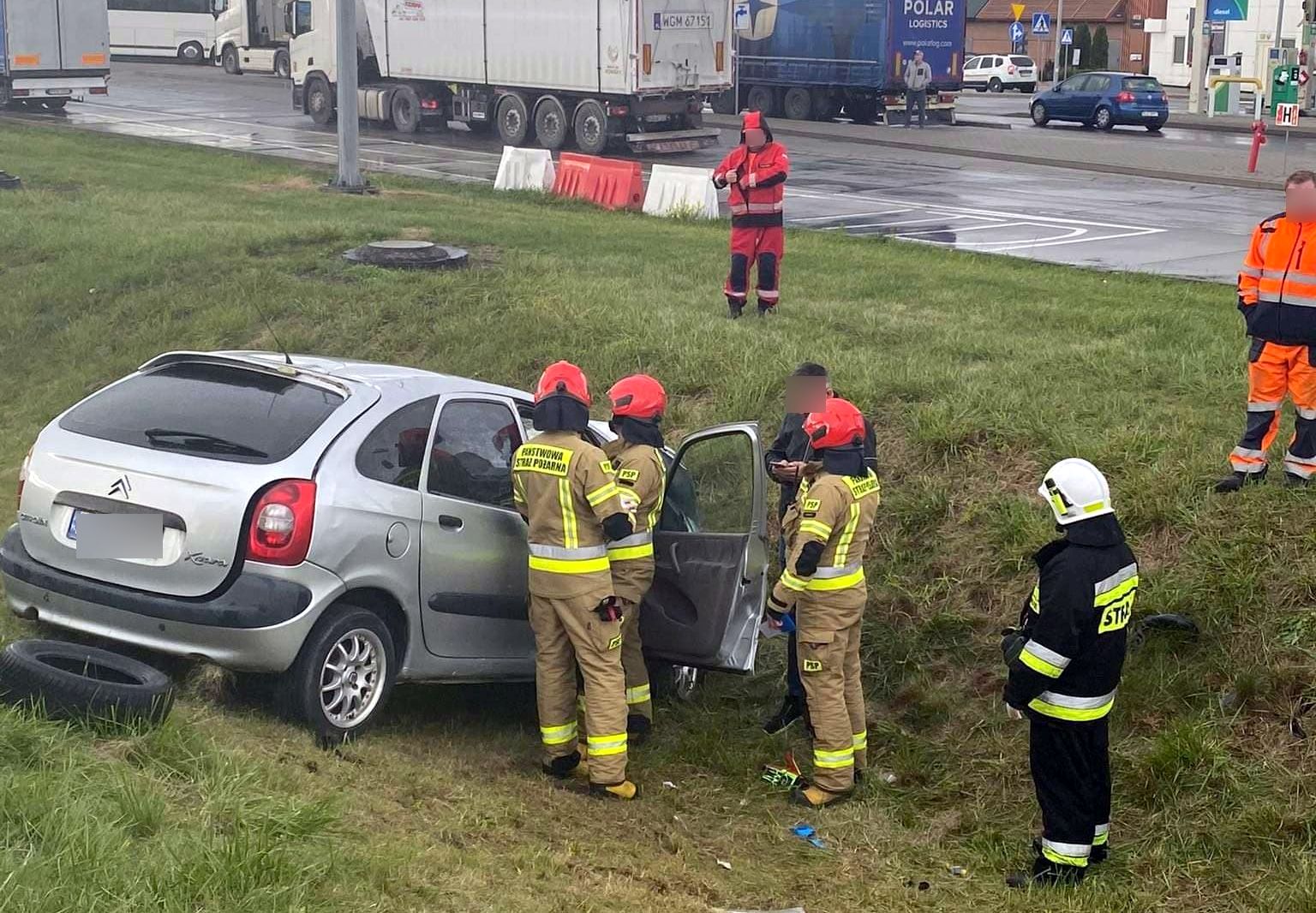 Na ekspresówce wylądował śmigłowiec LPR. Trwa akcja ratunkowa po wypadku (zdjęcia)