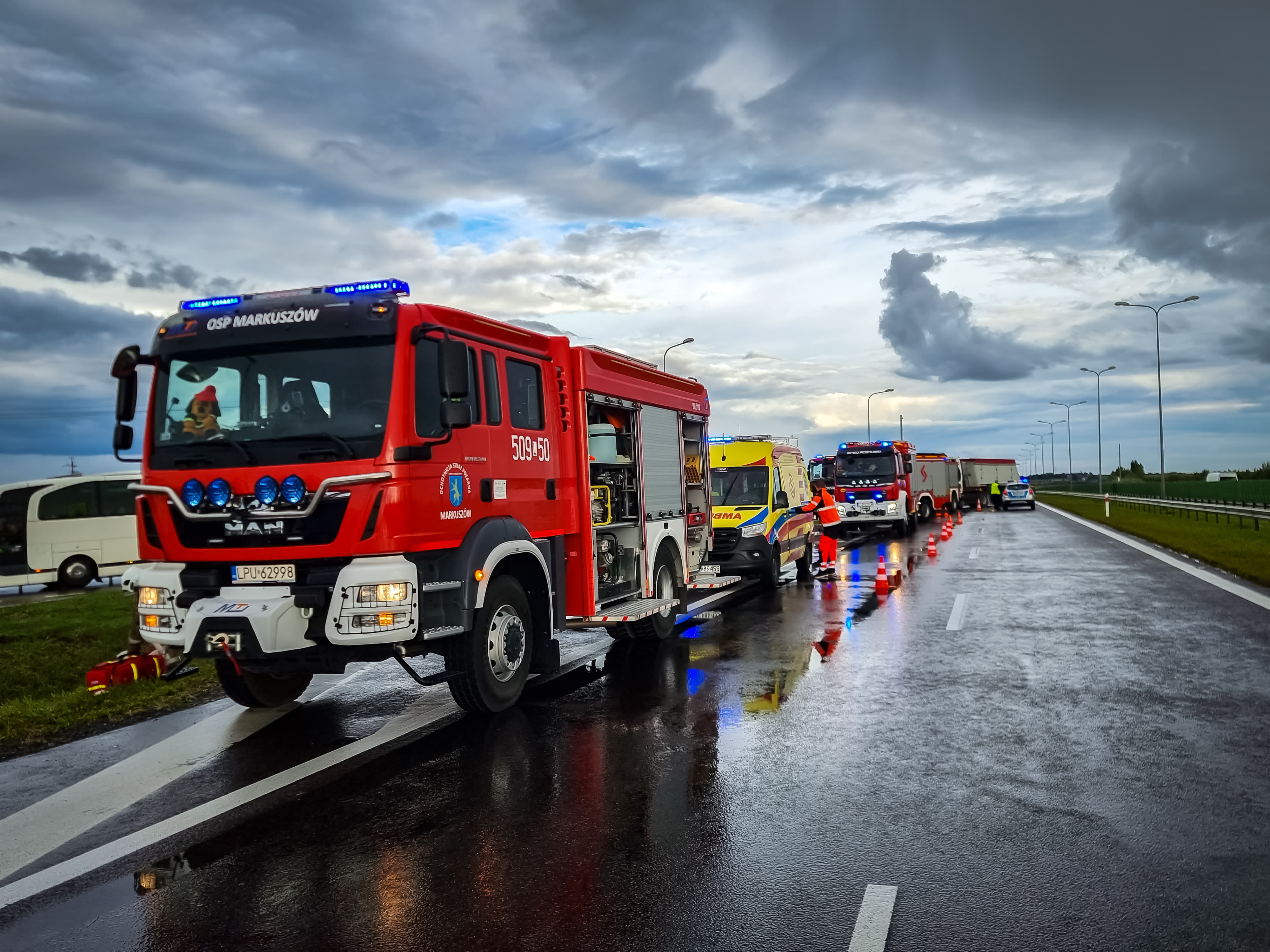 Podróż citroenem zakończył w rowie. Był poszukiwany, posiada dożywotni zakaz kierowania (zdjęcia)