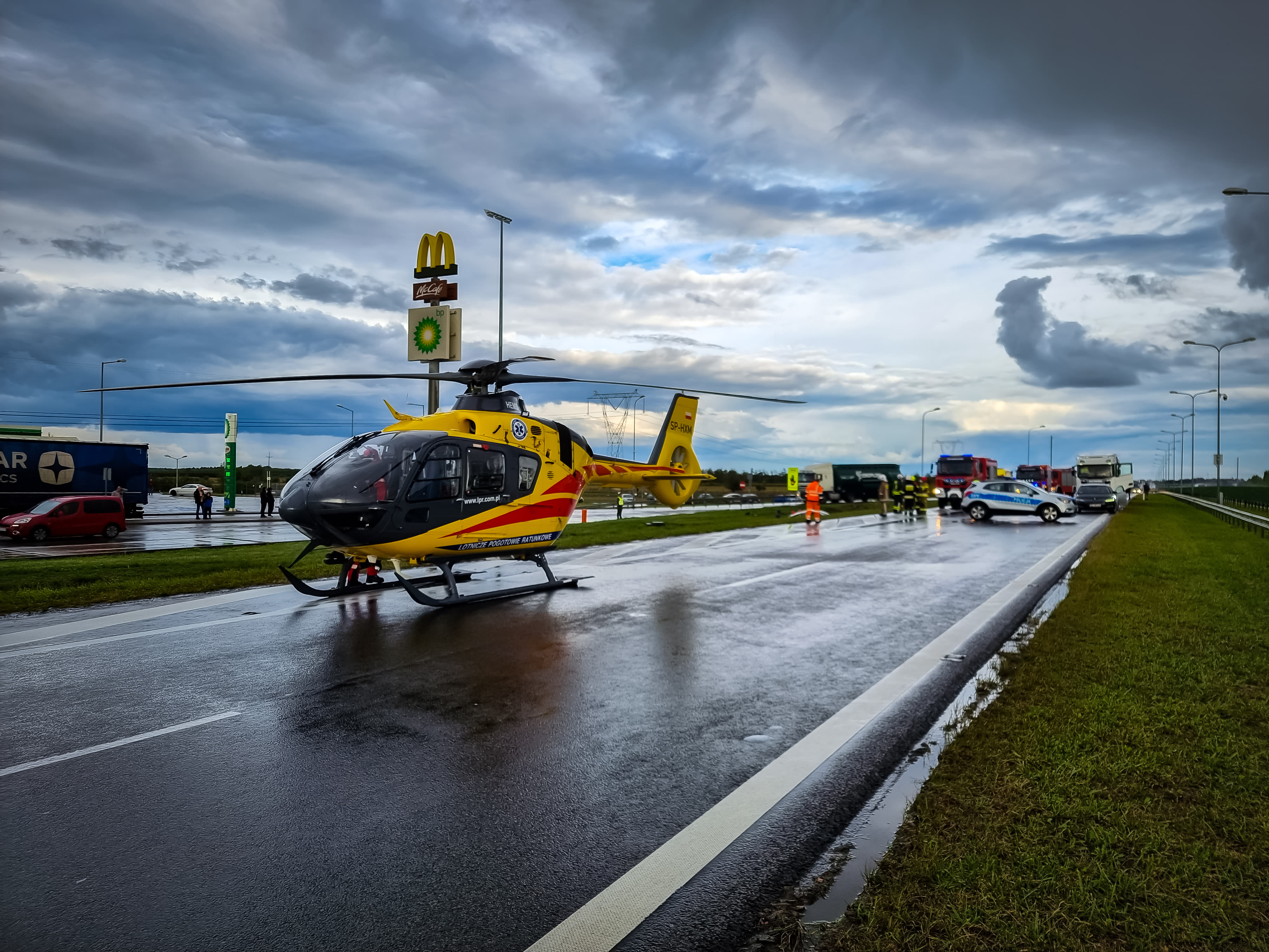 Podróż citroenem zakończył w rowie. Był poszukiwany, posiada dożywotni zakaz kierowania (zdjęcia)