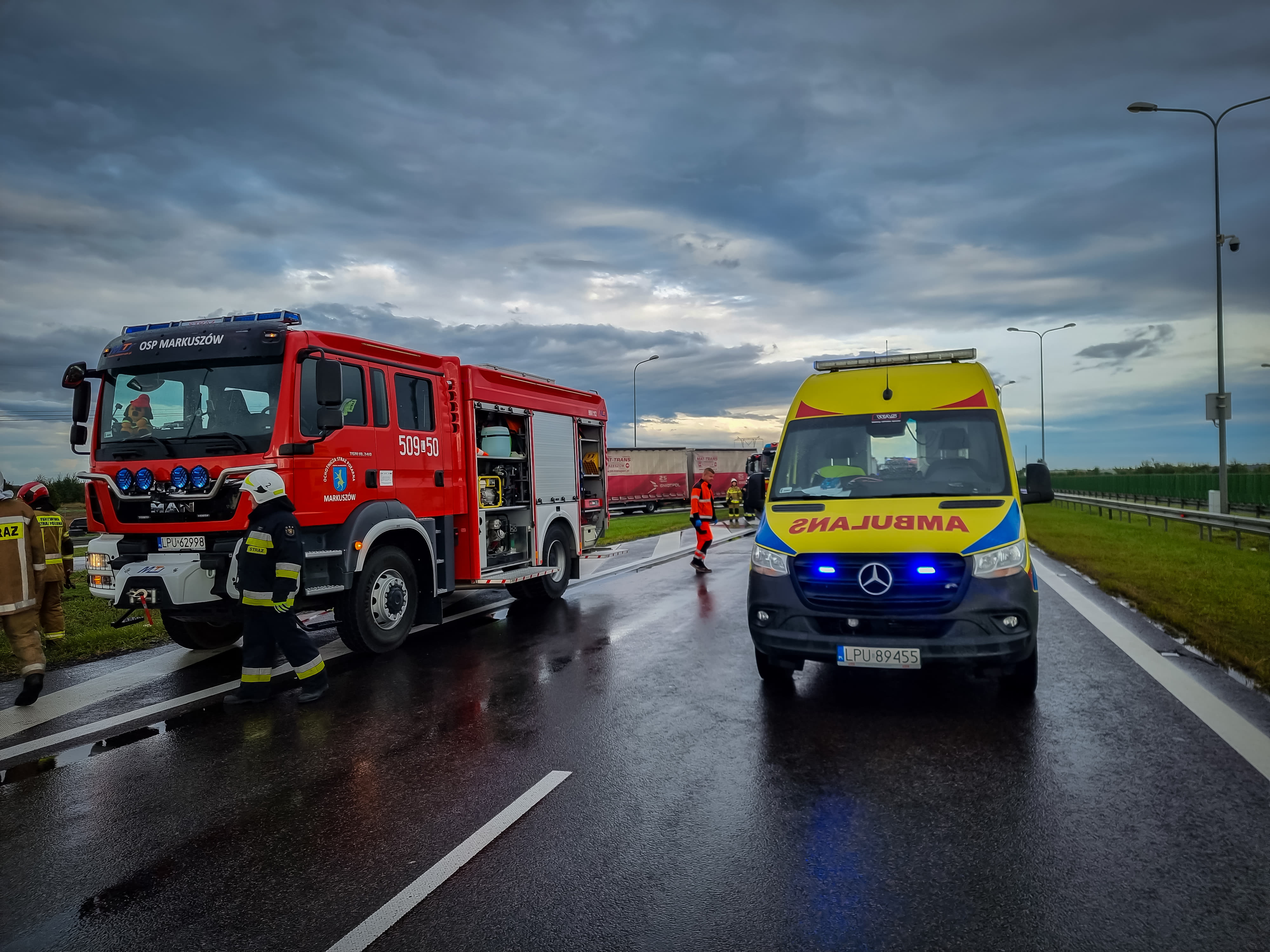 Podróż citroenem zakończył w rowie. Był poszukiwany, posiada dożywotni zakaz kierowania (zdjęcia)