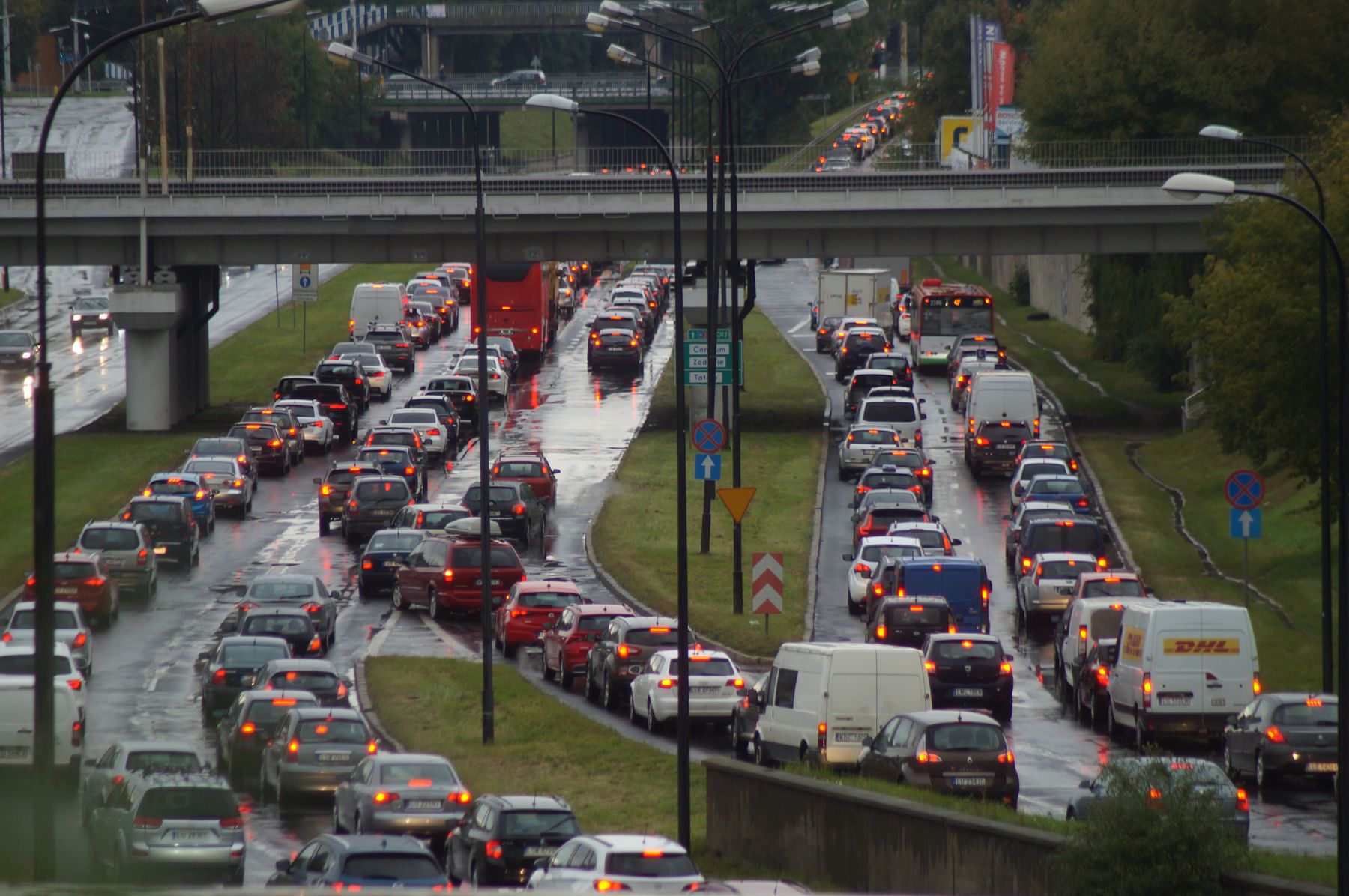 Tysiące kierowców przeklina jednego. Przez jego nieostrożność utknęli w korkach (zdjęcia)