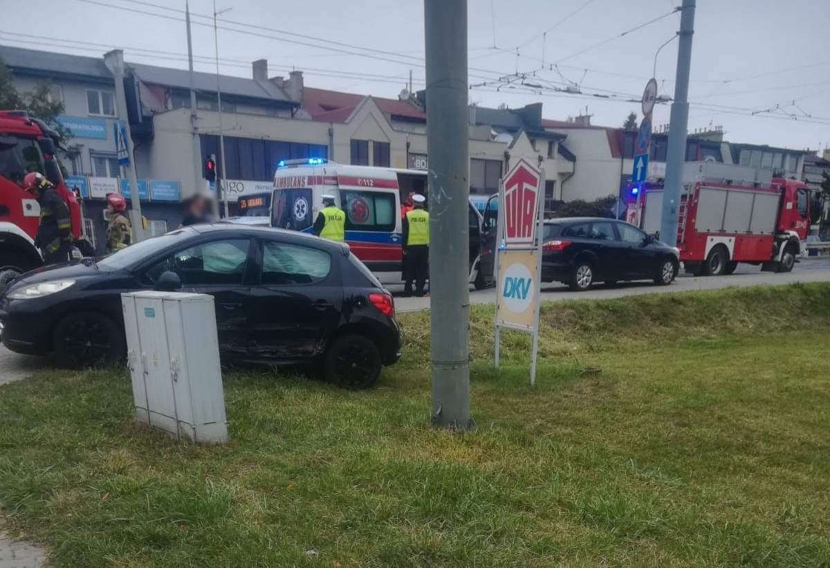 Poranne zderzenie pojazdów na skrzyżowaniu w Lublinie (zdjęcia)