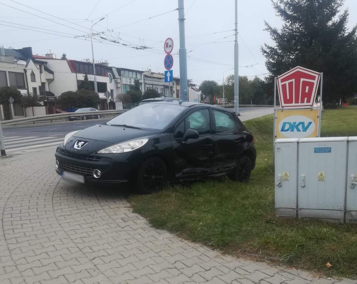Poranne zderzenie pojazdów na skrzyżowaniu w Lublinie (zdjęcia)
