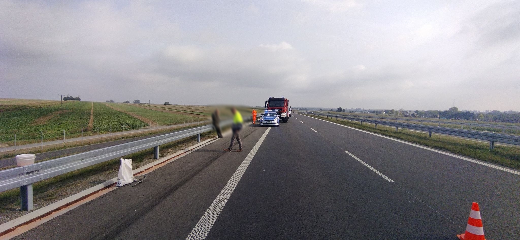 Zderzenie dwóch ciężarówek na trasie Lublin – Kraśnik. Na miejscu pracują służby ratunkowe (zdjęcia)