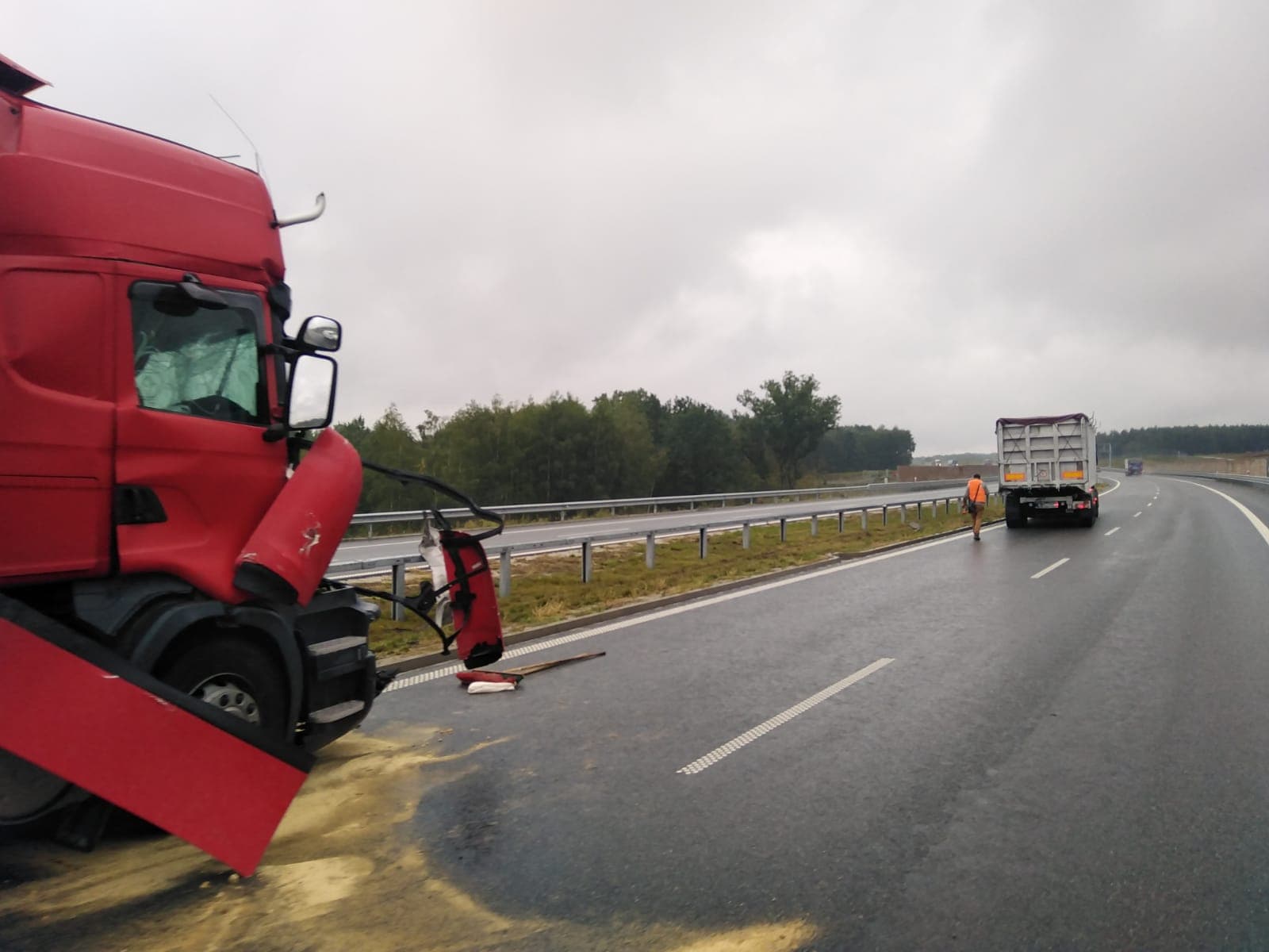 Zderzenie dwóch ciężarówek na drodze S19. Utrudnienia w ruchu na trasie Kraśnik – Janów Lubelski (zdjęcia)