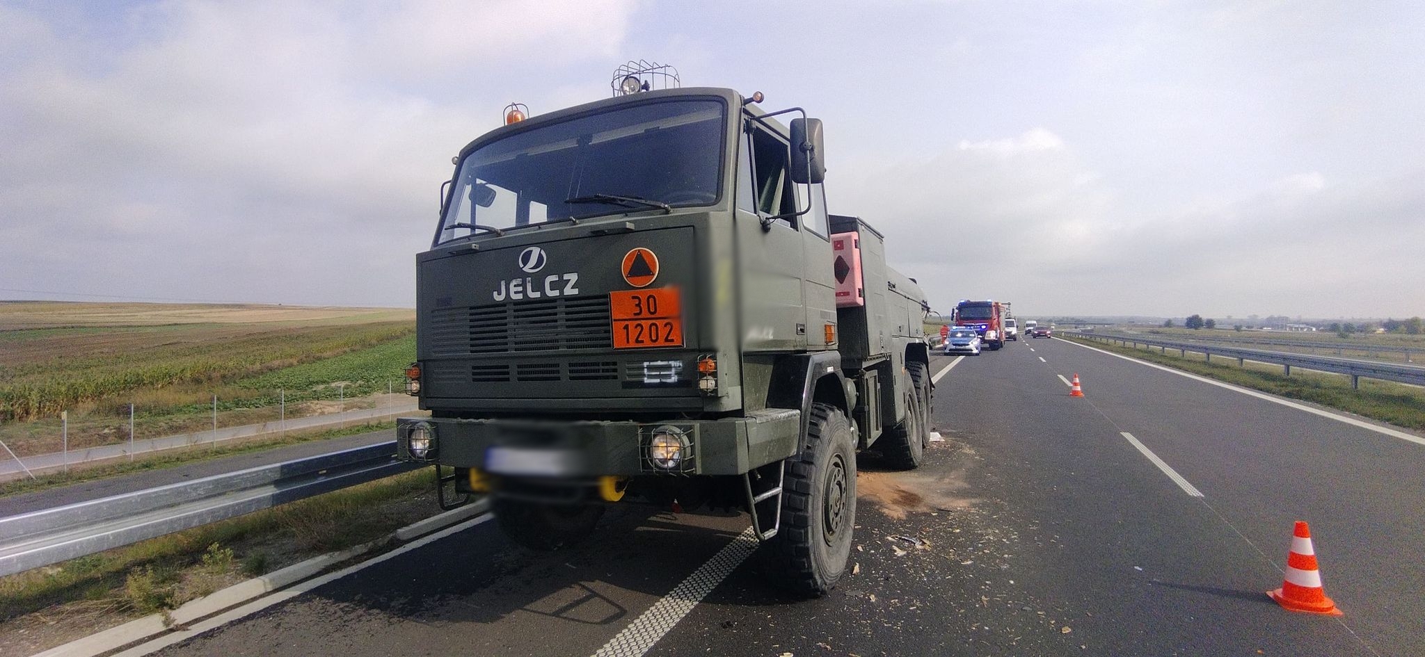 Zderzenie dwóch ciężarówek na trasie Lublin – Kraśnik. Na miejscu pracują służby ratunkowe (zdjęcia)