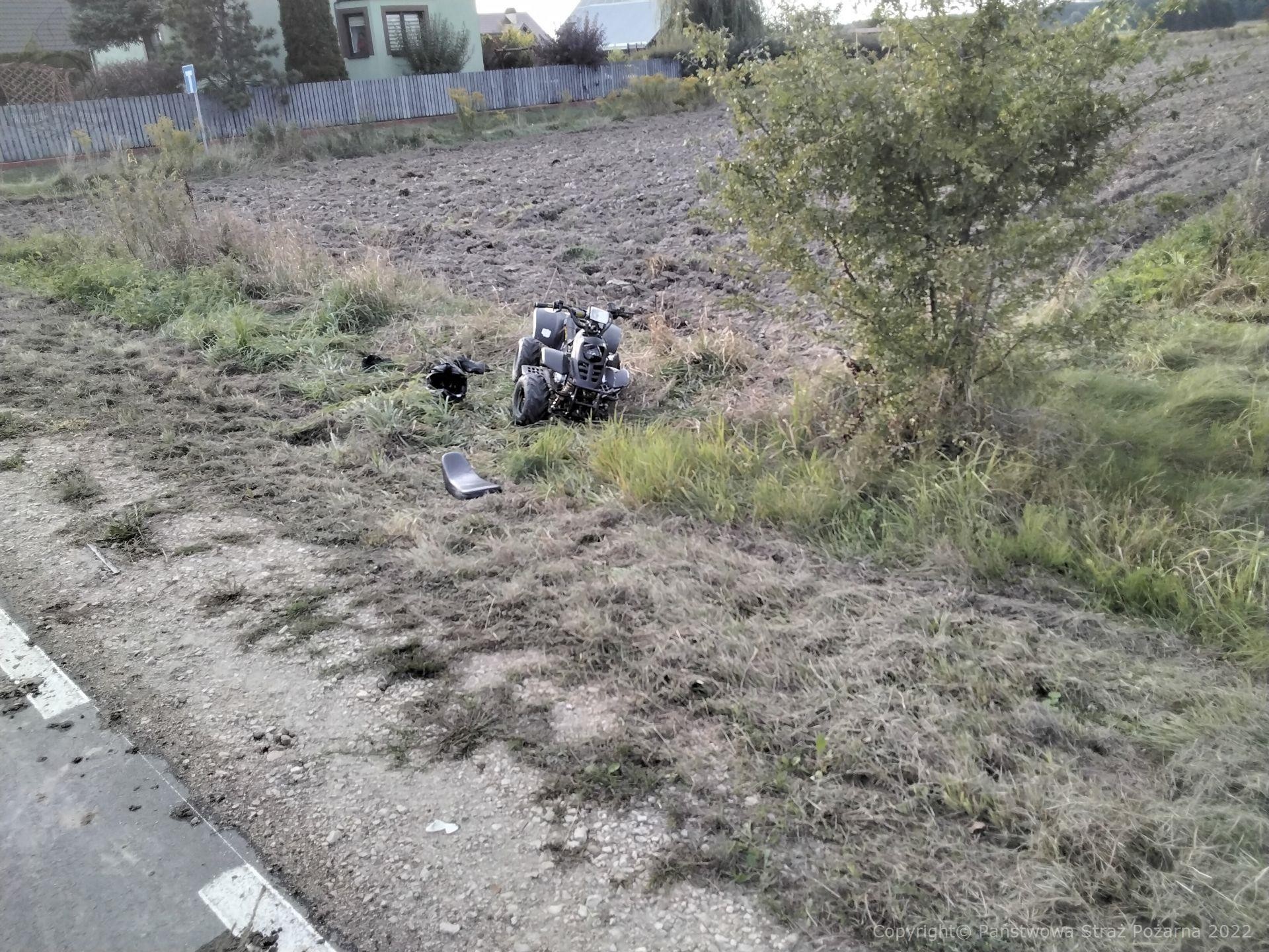 Zderzenie auta osobowego z quadem. Nastolatek poszkodowany w wypadku (zdjęcia)