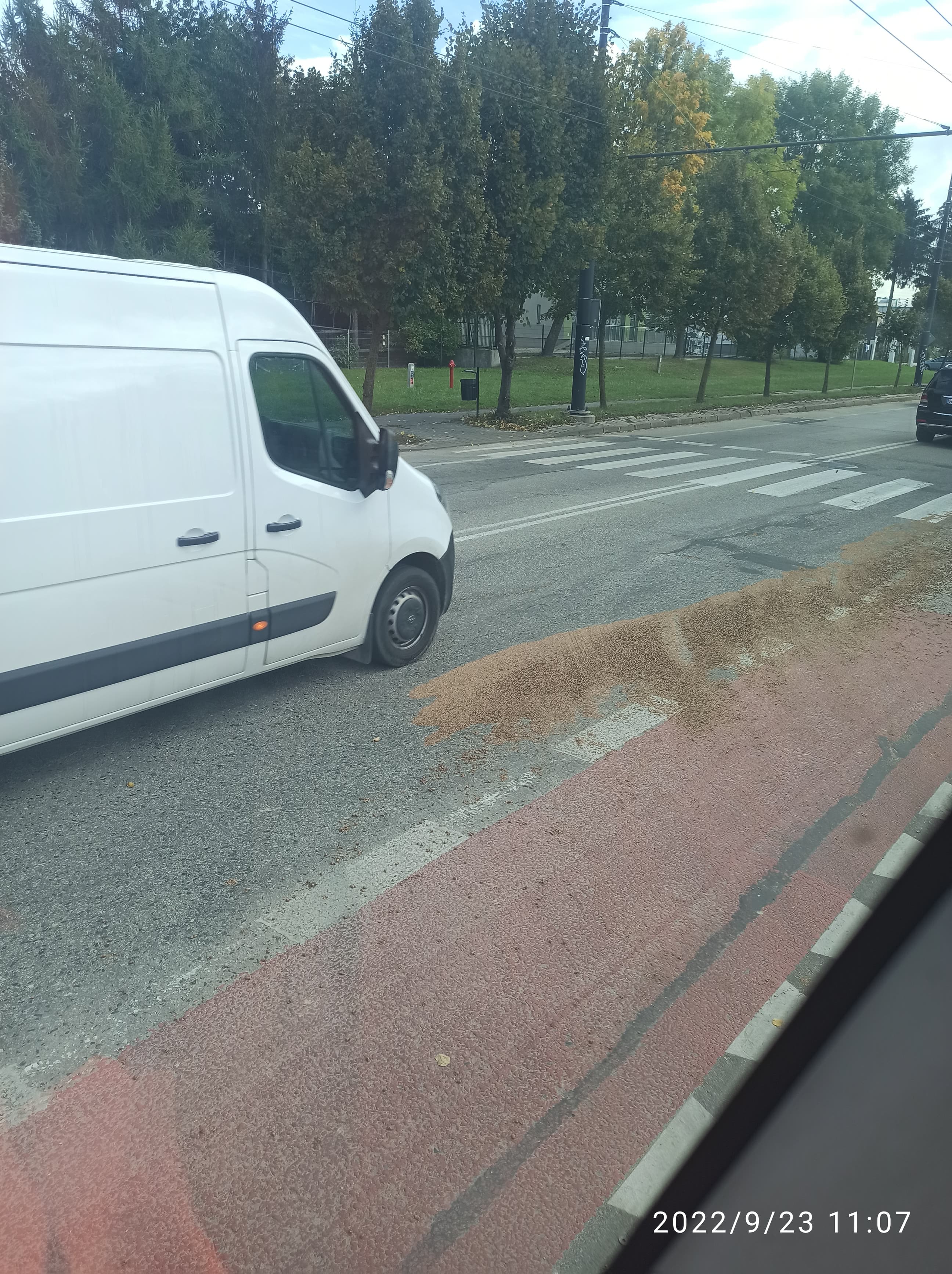 Zgubił część ładunku na jednej z ulic Lublina. Dostał za to mandat (zdjęcia)