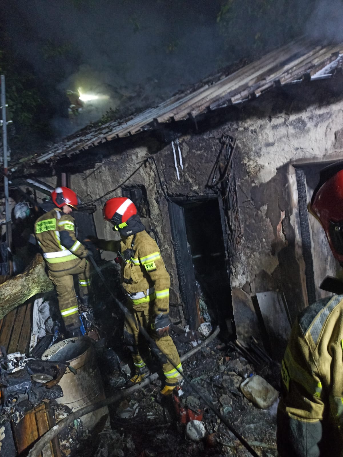 Tragiczny pożar w Lublinie. W jednym z pomieszczeń natrafiono na ciało mężczyzny (zdjęcia)